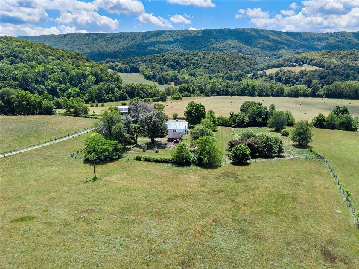 2300 Walkers Creek Valley Road Pearisburg VA 24134