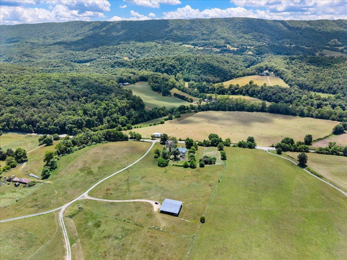 2300 Walkers Creek Valley Road Pearisburg VA 24134