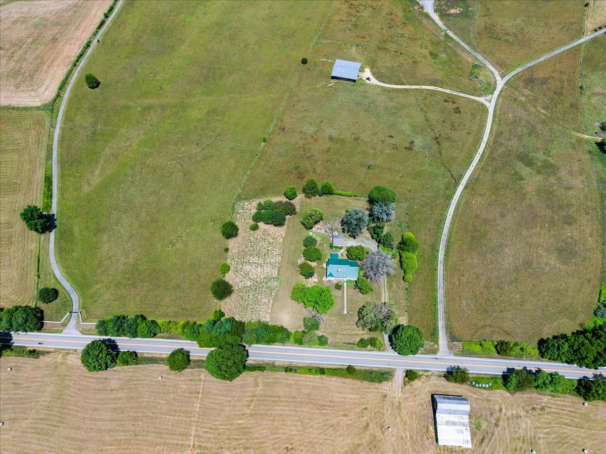 2300 Walkers Creek Valley Road Pearisburg VA 24134