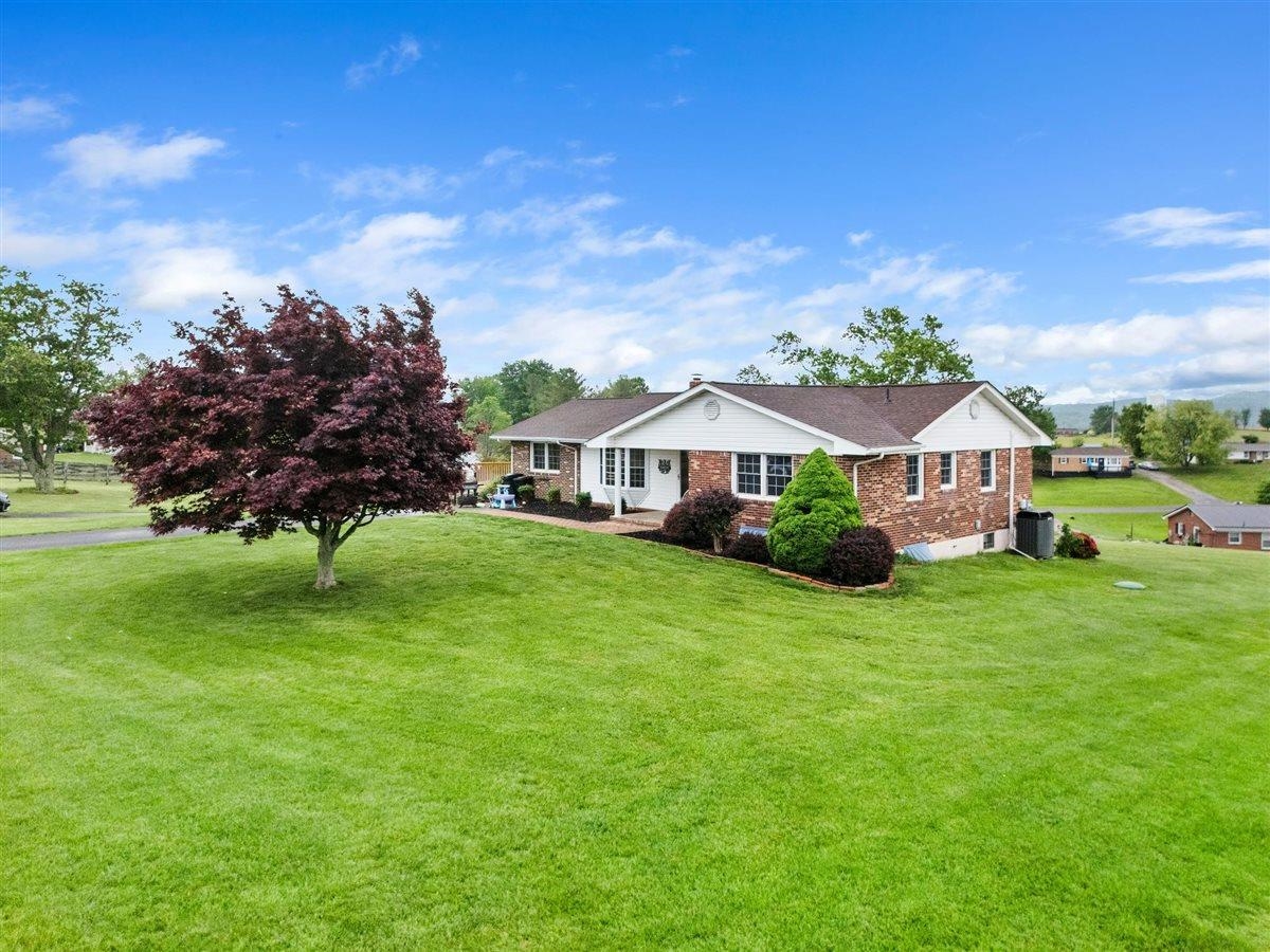 5739 Ridgewood Place Street Pulaski VA 24301