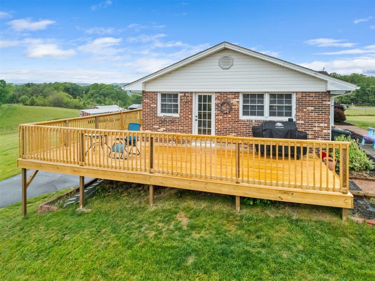 5739 Ridgewood Place Street Pulaski VA 24301