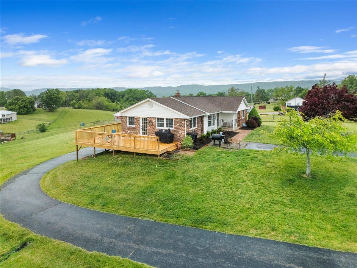5739 Ridgewood Place Street Pulaski VA 24301