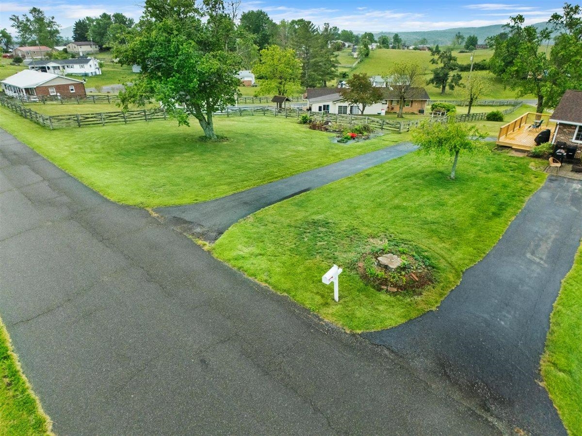 5739 Ridgewood Place Street Pulaski VA 24301