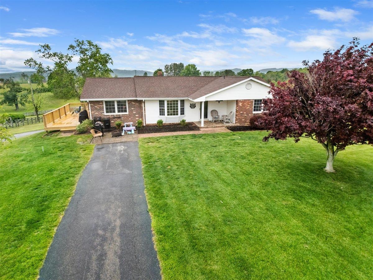 5739 Ridgewood Place Street Pulaski VA 24301