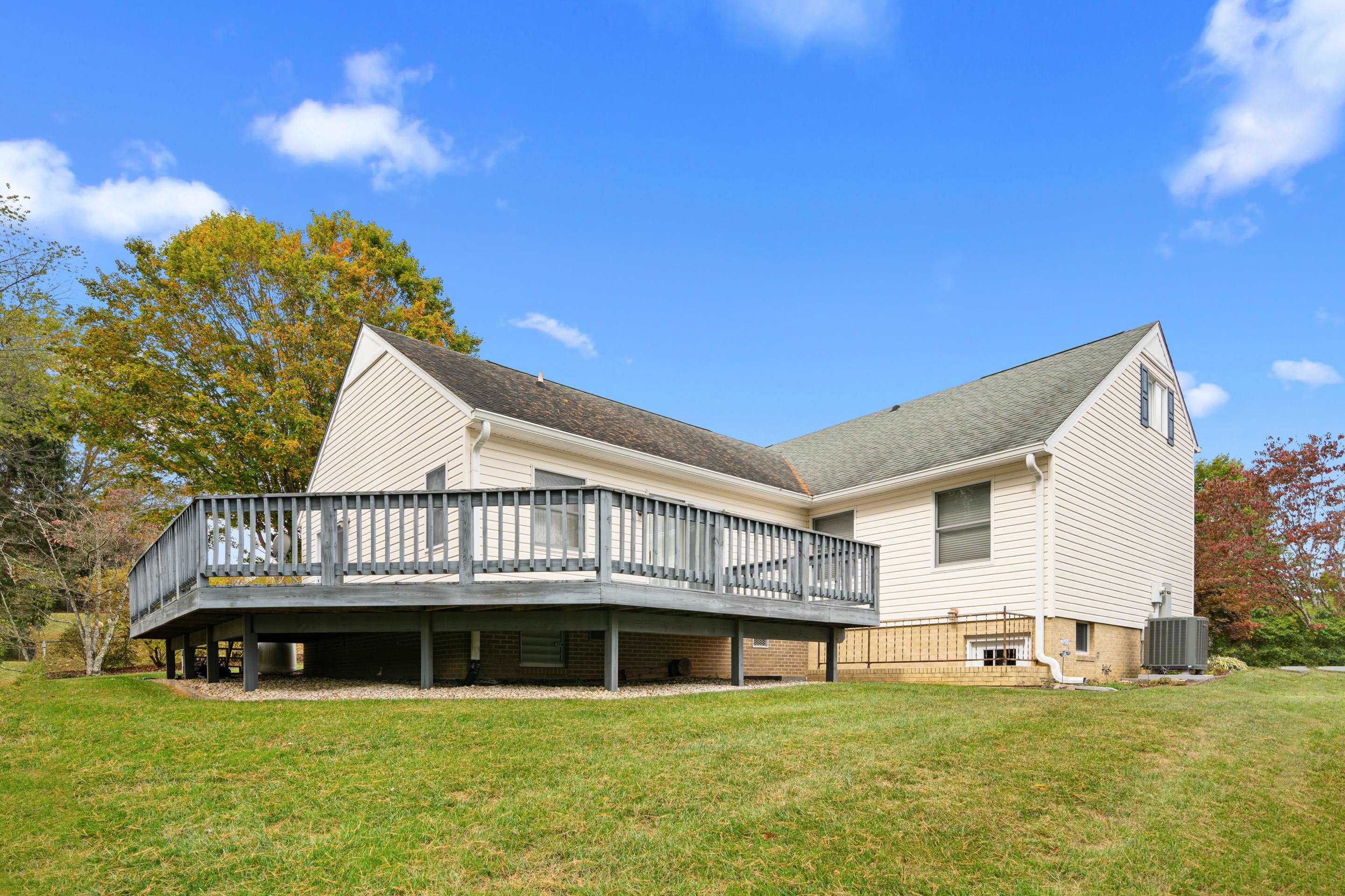 465 Lakeview Drive Wytheville VA 24382