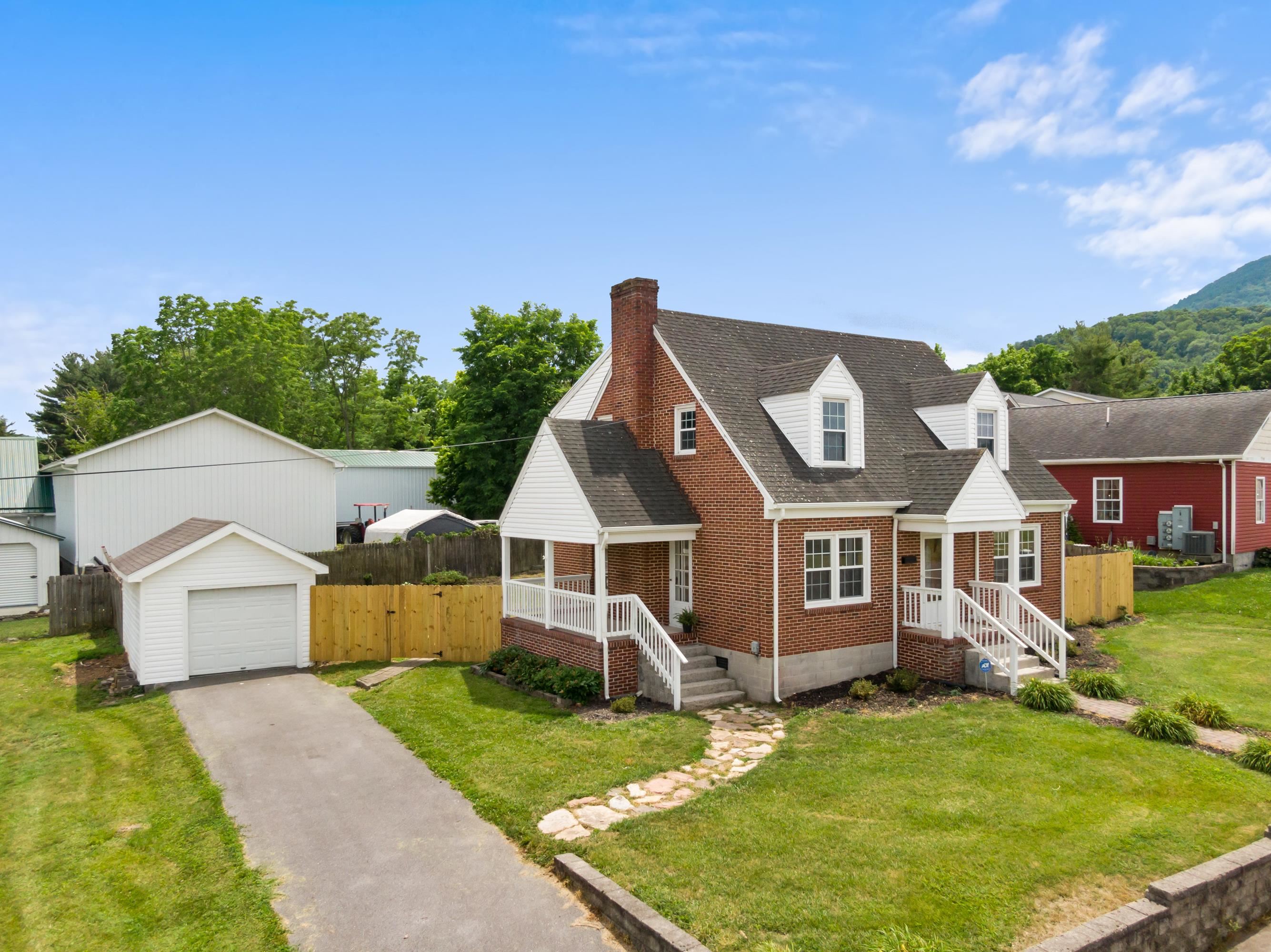 608 Church Avenue Pearisburg VA 24134