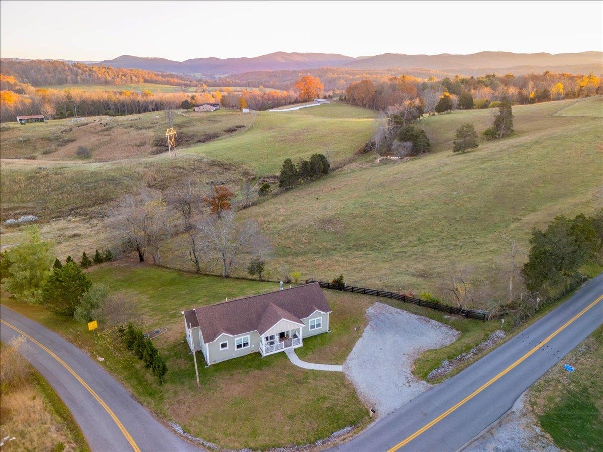 4303 Graysontown Road Radford VA 24141