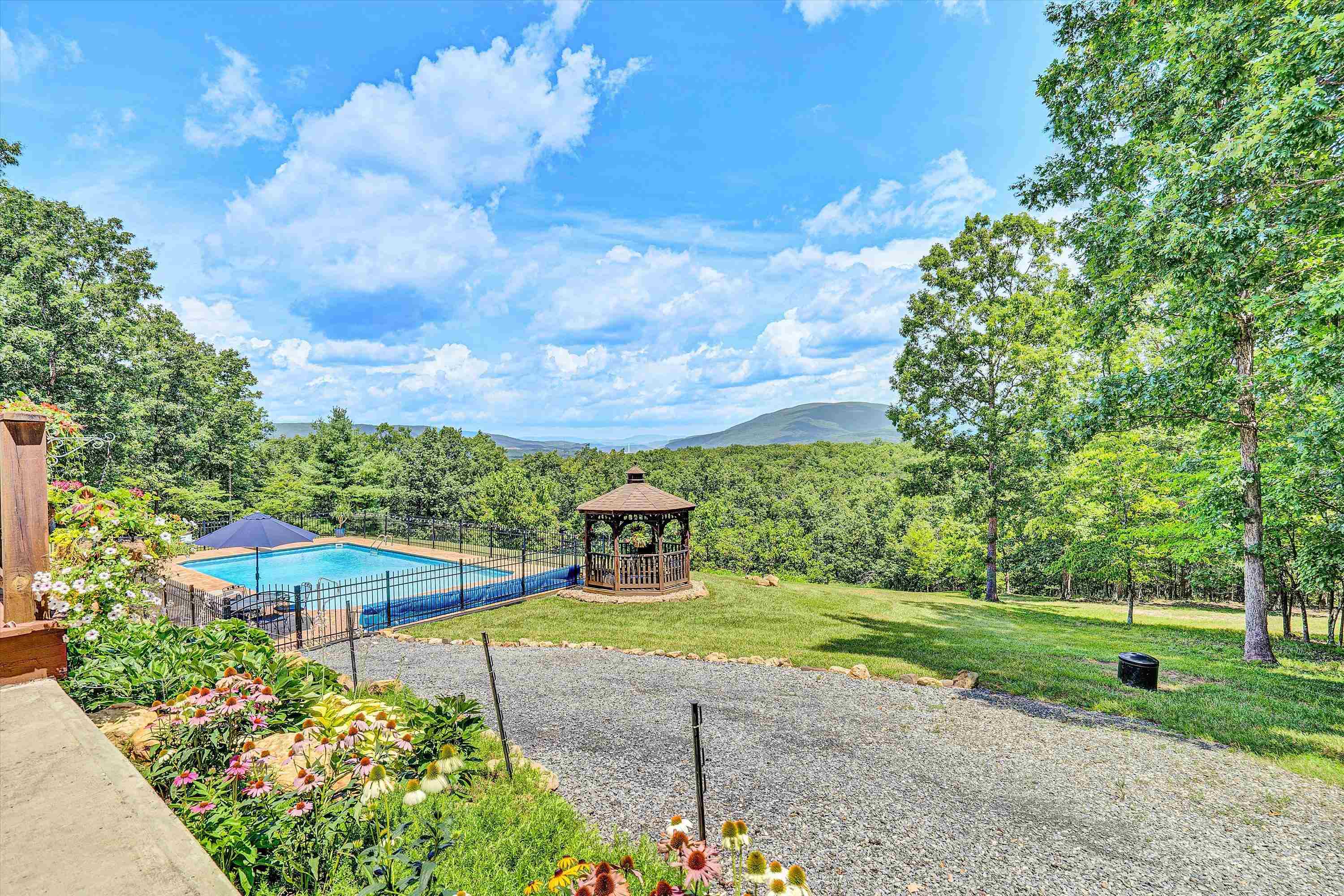 500 Jacksons Flat Common Covington VA 24426