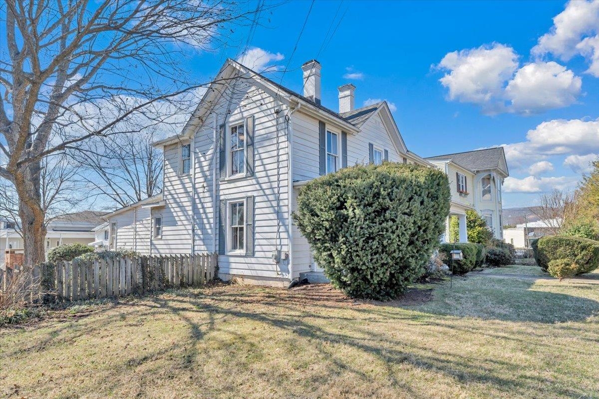 324 Pennsylvania Avenue Salem VA 24153