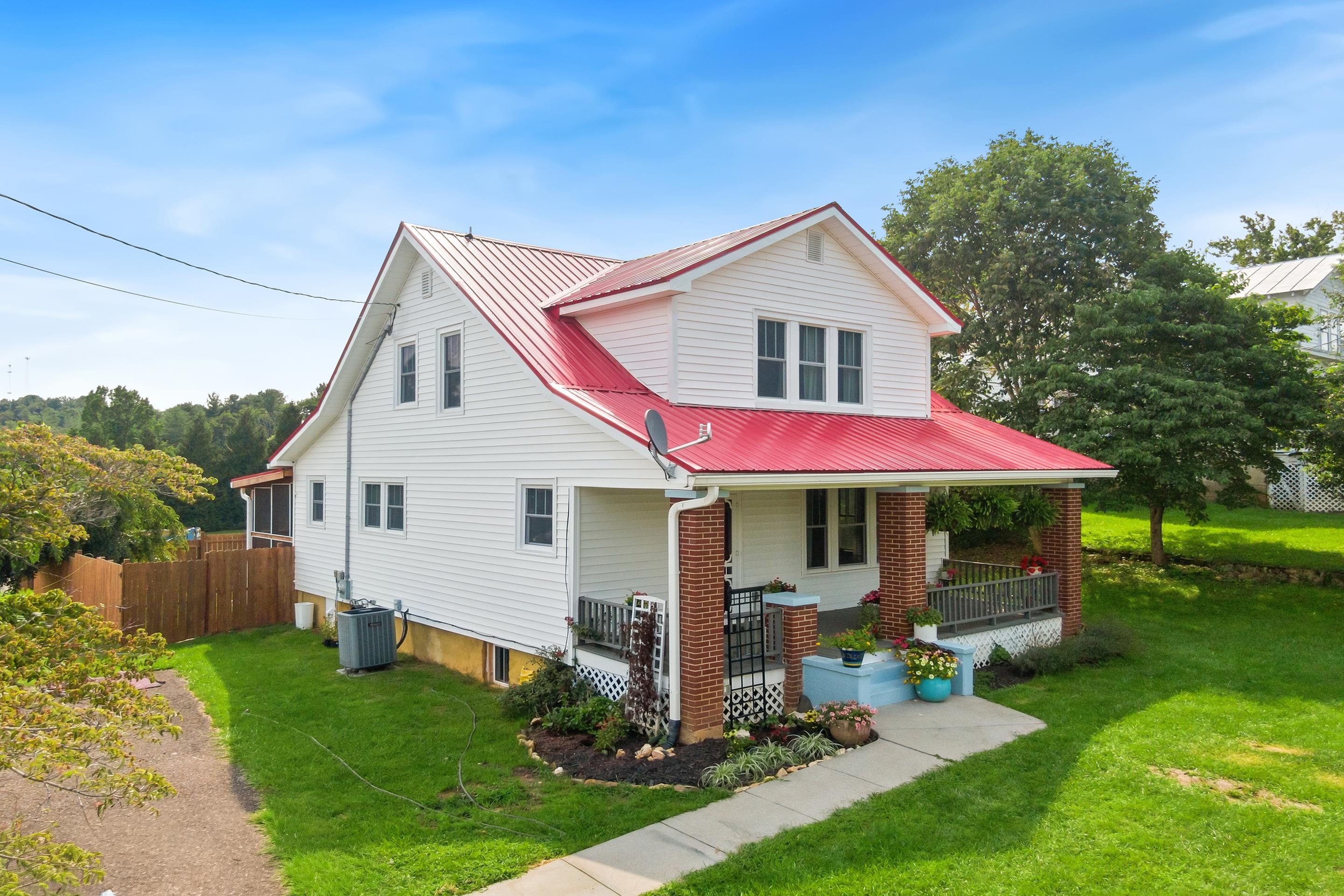 113 SE Howard Street SE Floyd VA 24091
