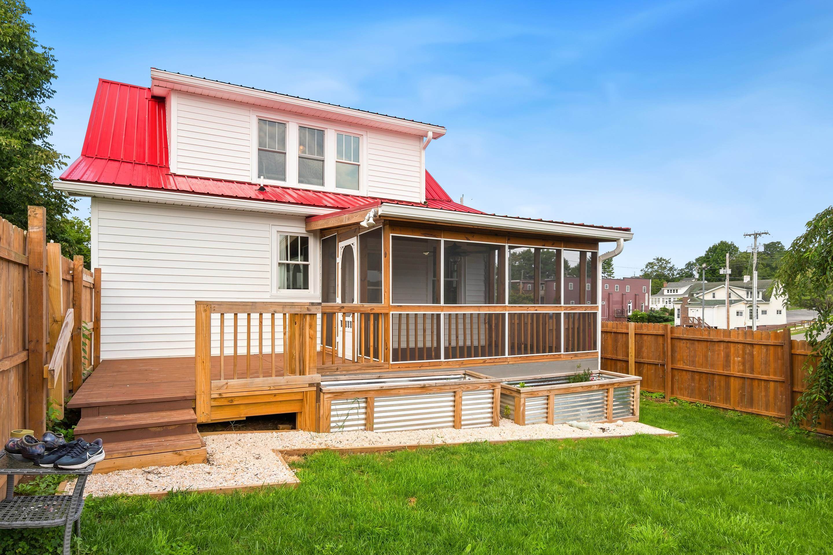 113 SE Howard Street SE Floyd VA 24091