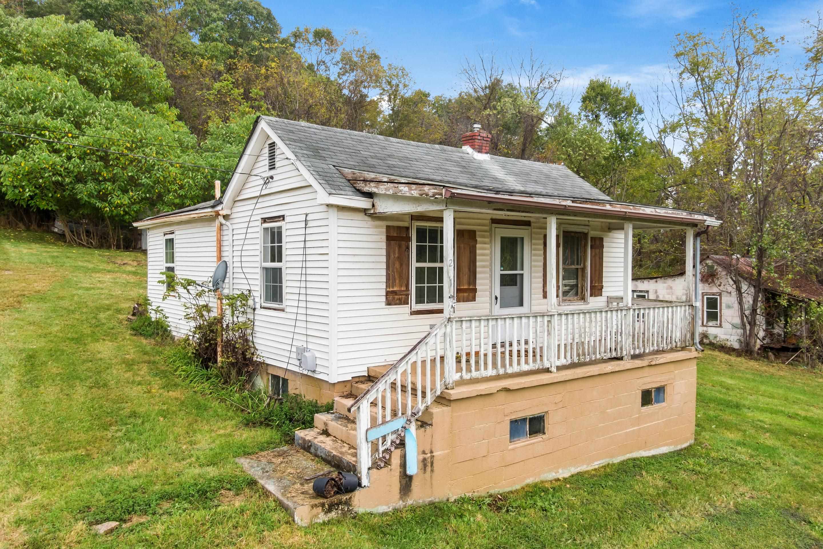 221 Walton Road Radford VA 24141