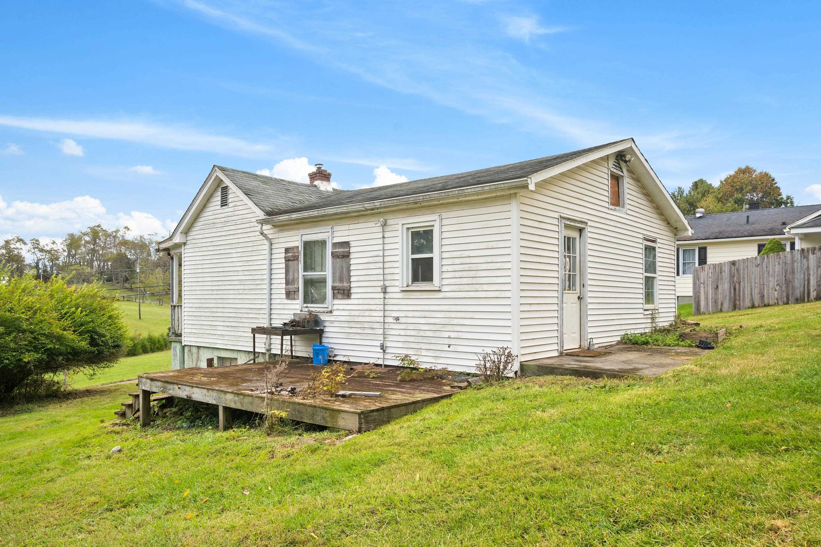 221 Walton Road Radford VA 24141