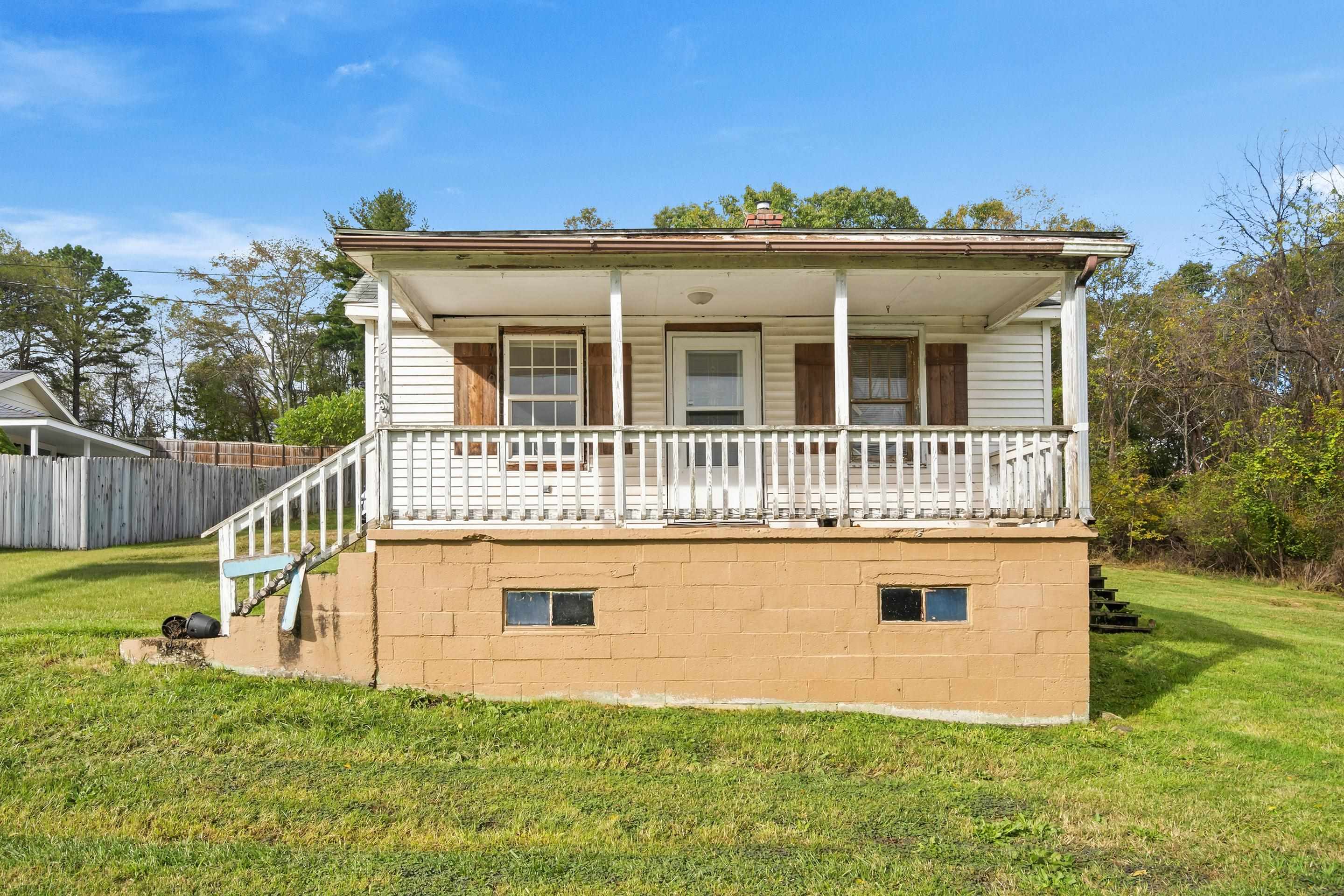 221 Walton Road Radford VA 24141