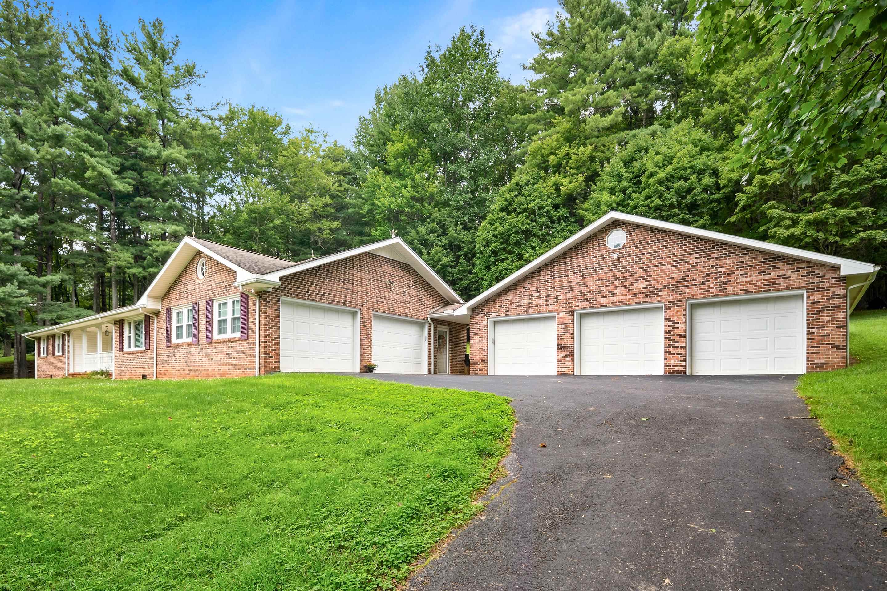7543 Indian Valley Road NW Willis VA 24380