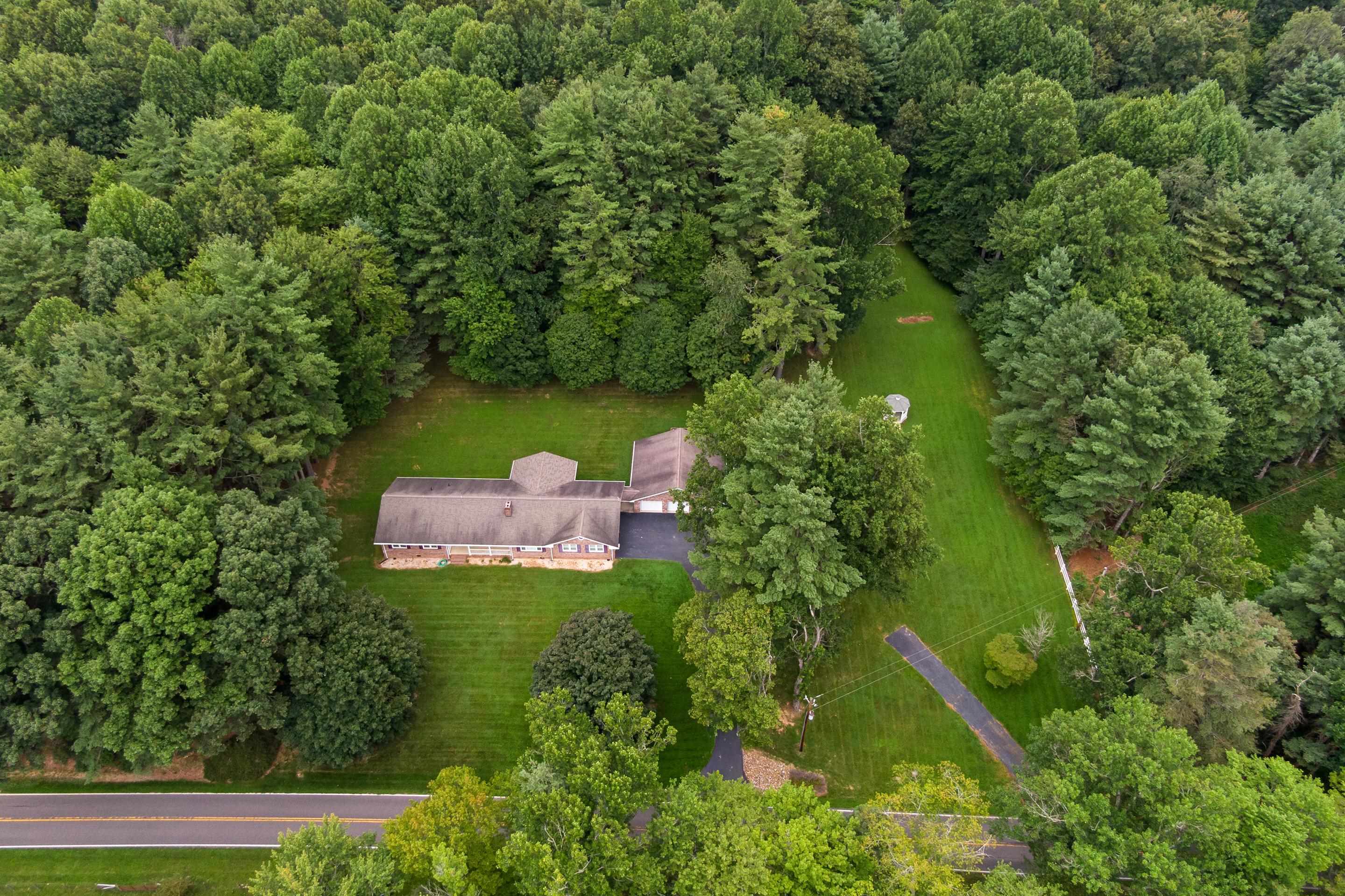 7543 Indian Valley Road NW Willis VA 24380