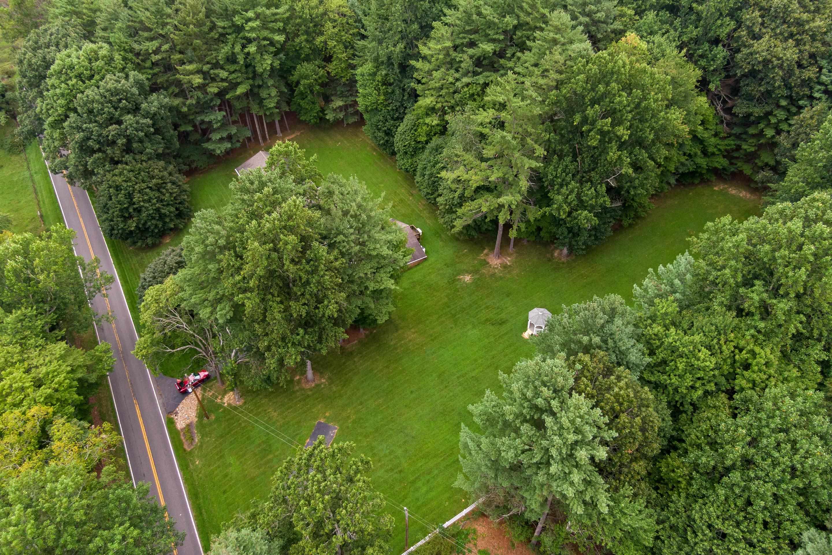 7543 Indian Valley Road NW Willis VA 24380