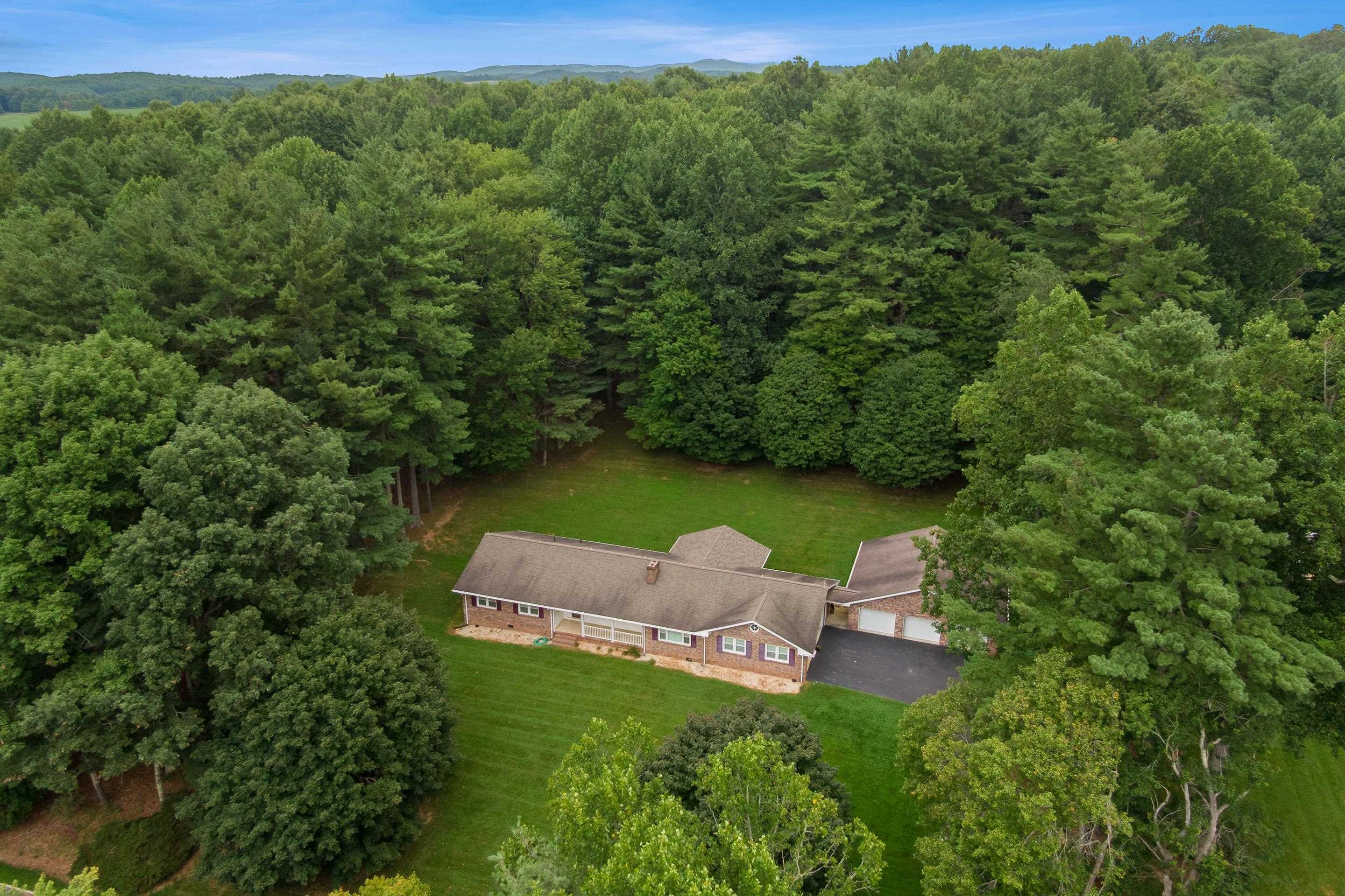 7543 Indian Valley Road NW Willis VA 24380