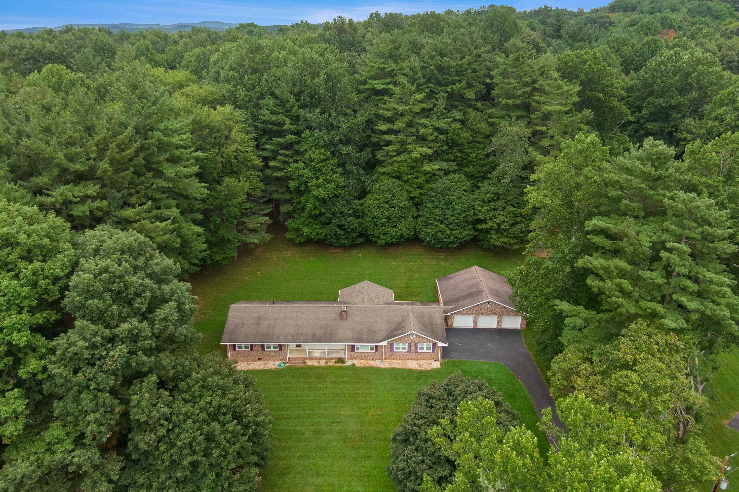 7543 Indian Valley Road NW Willis VA 24380
