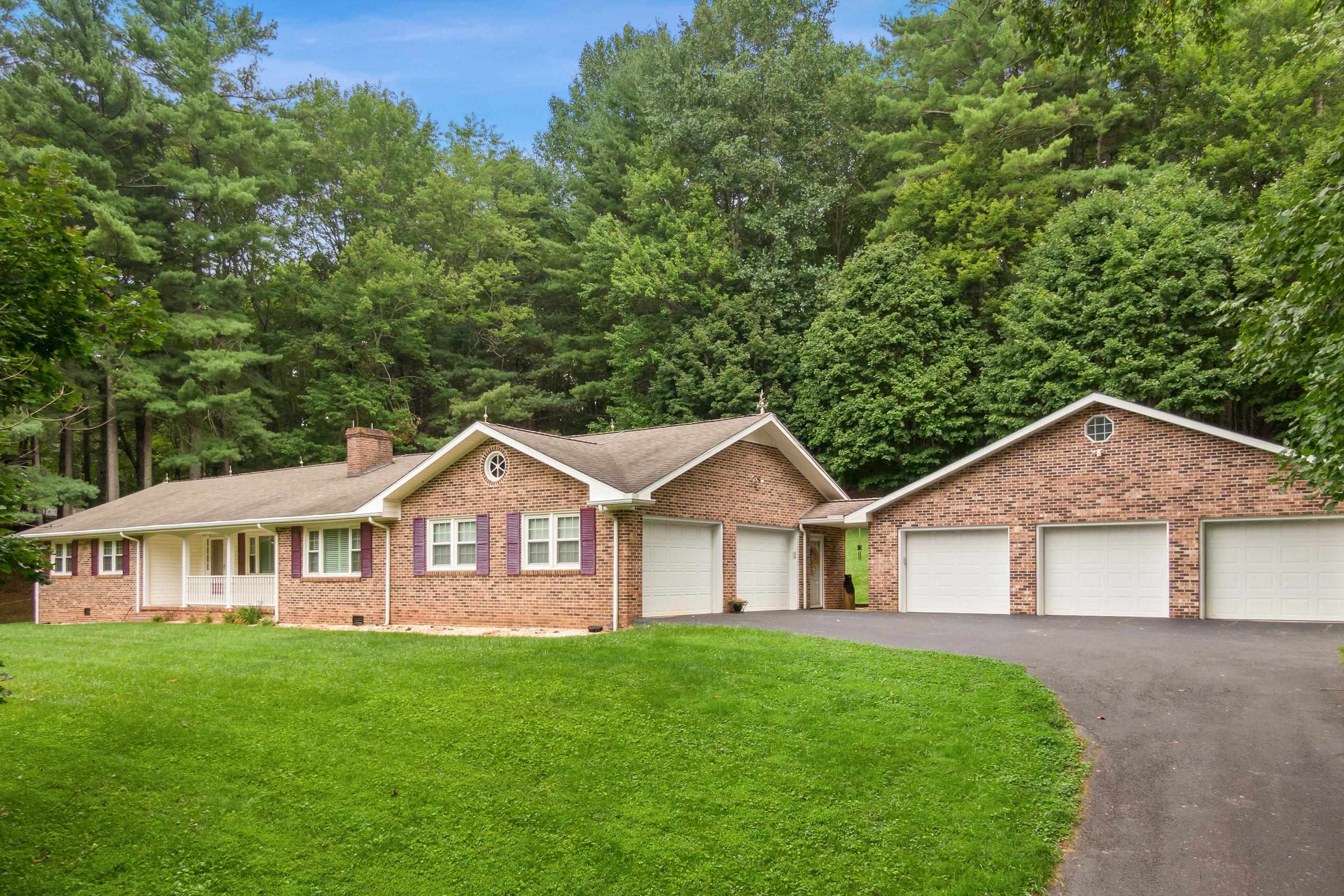 7543 Indian Valley Road NW Willis VA 24380
