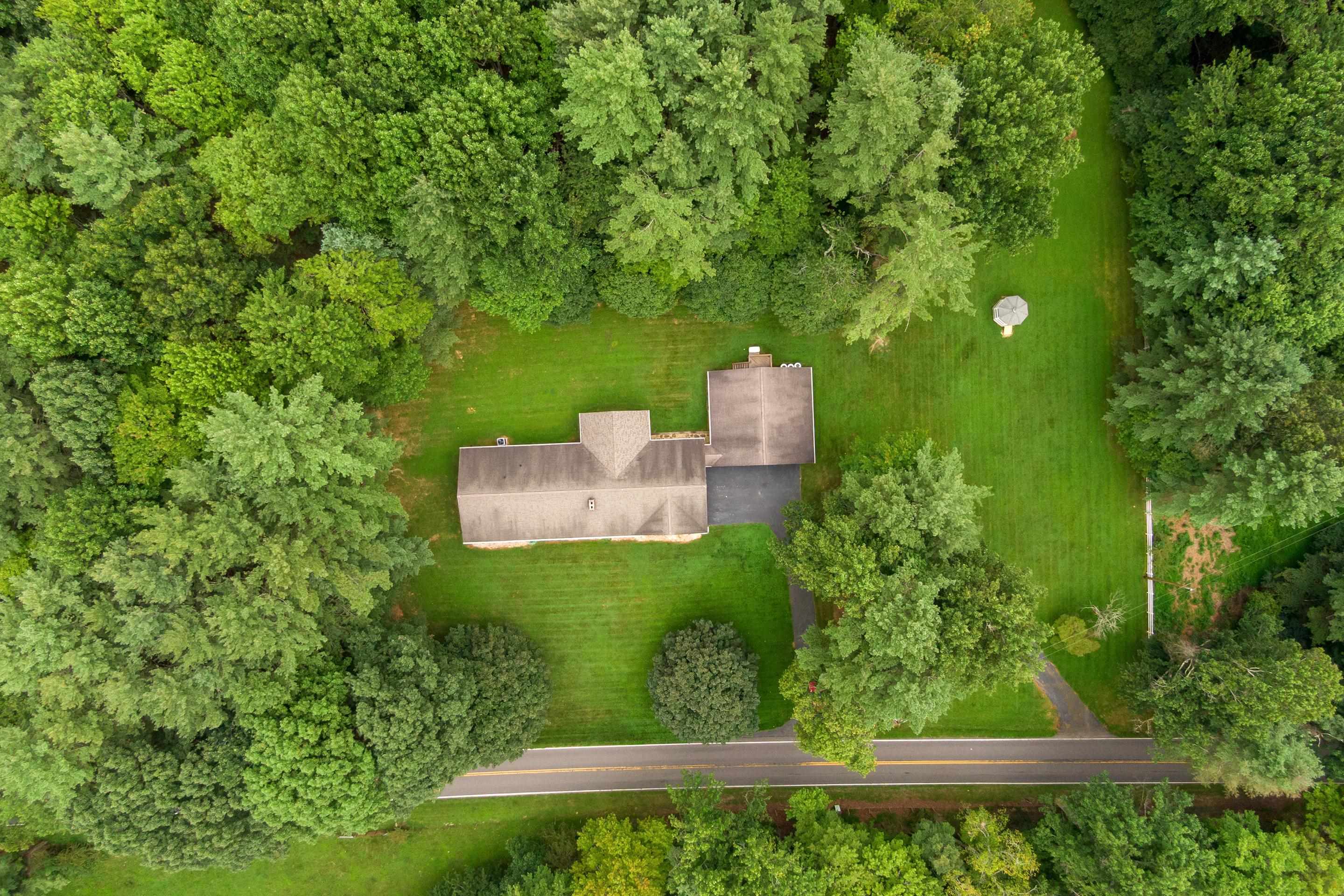7543 Indian Valley Road NW Willis VA 24380