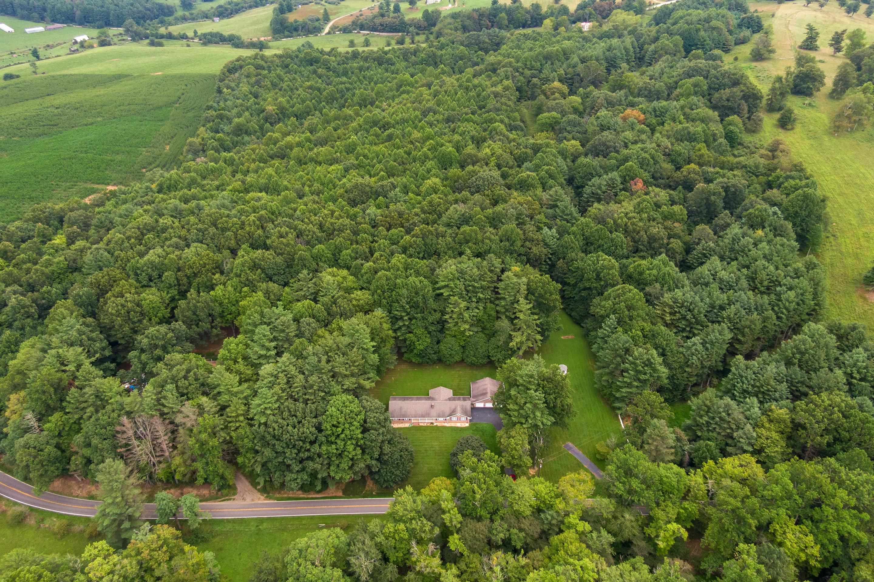 7543 Indian Valley Road NW Willis VA 24380