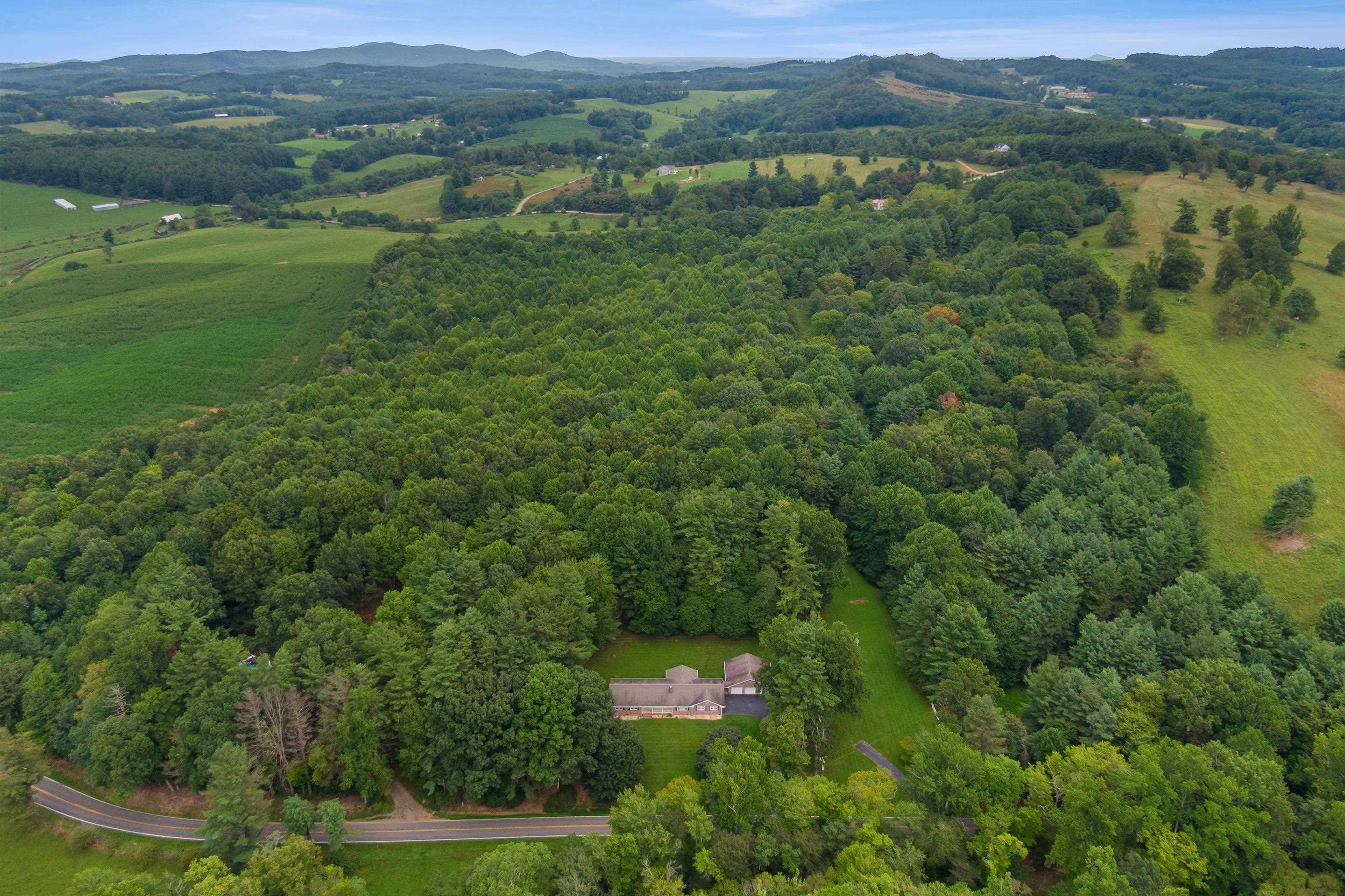 7543 Indian Valley Road NW Willis VA 24380