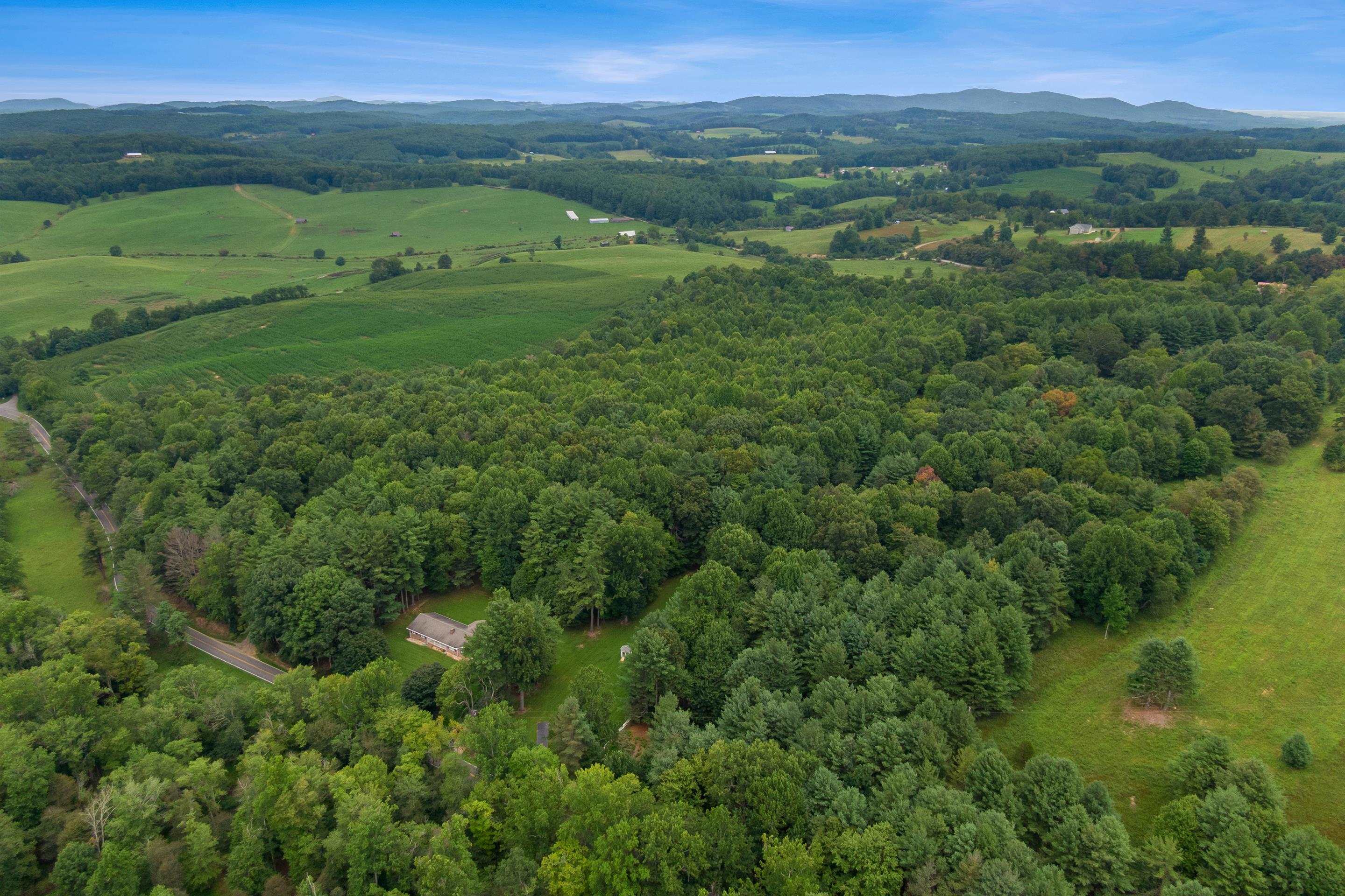 7543 Indian Valley Road NW Willis VA 24380