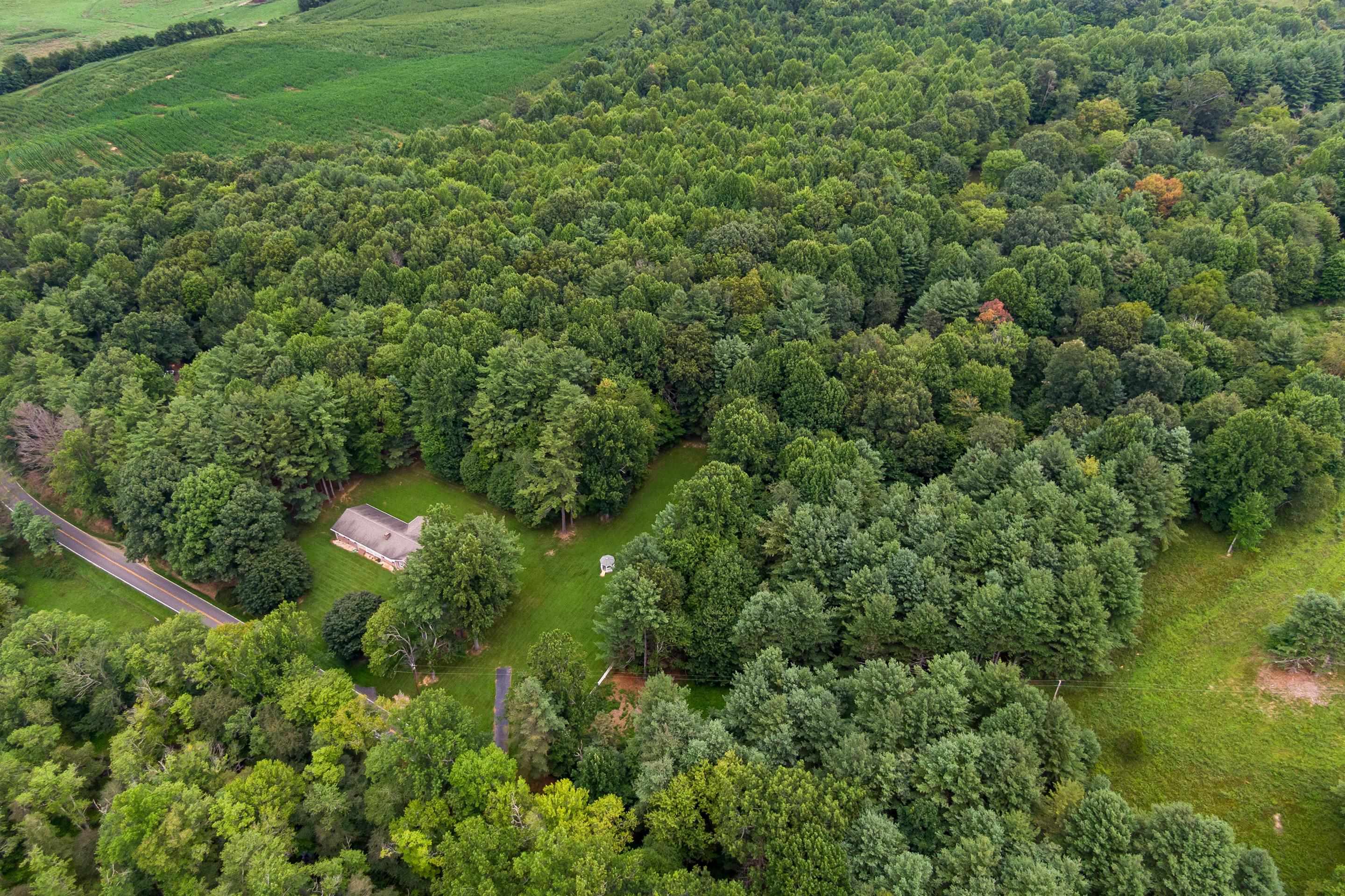 7543 Indian Valley Road NW Willis VA 24380