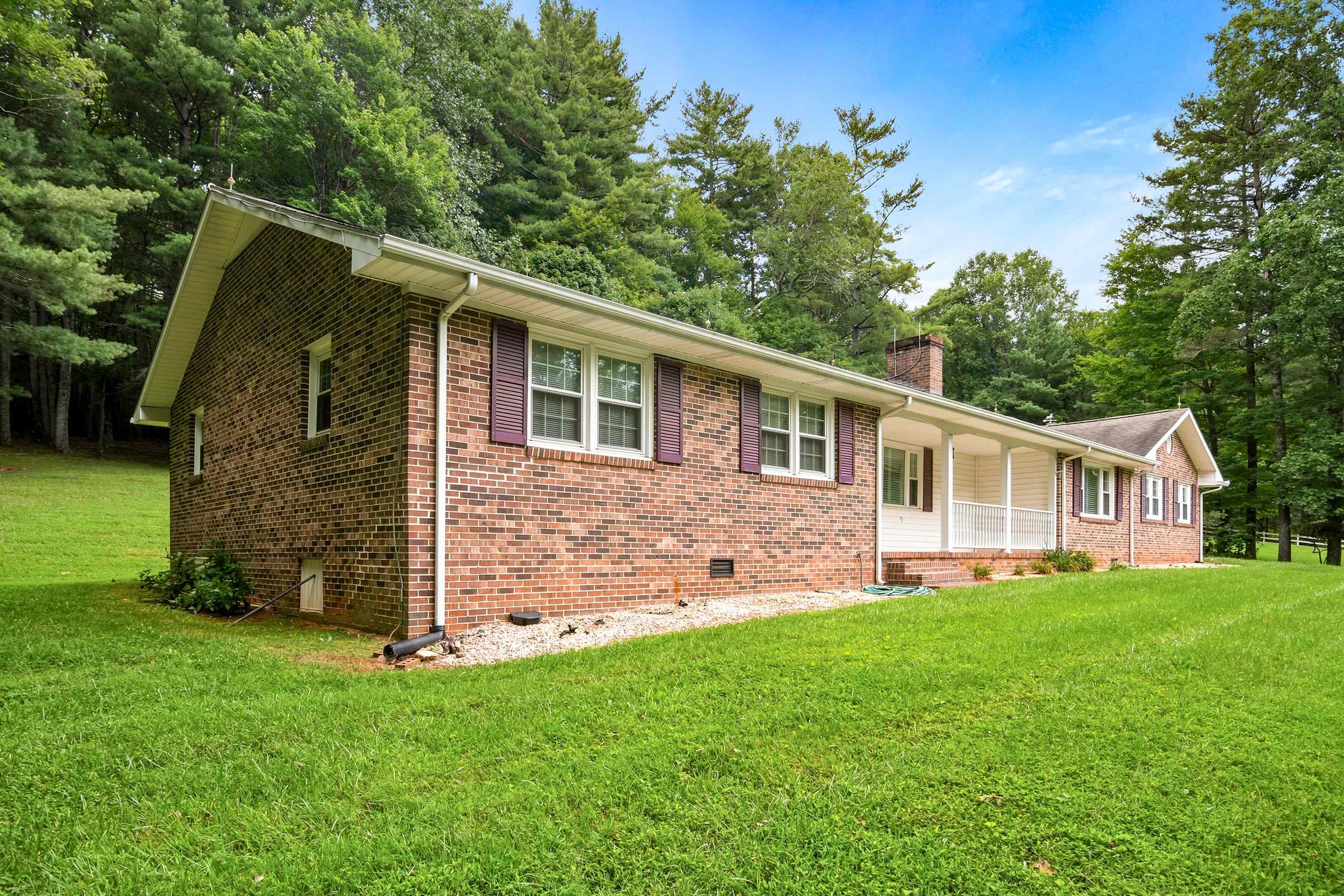 7543 Indian Valley Road NW Willis VA 24380