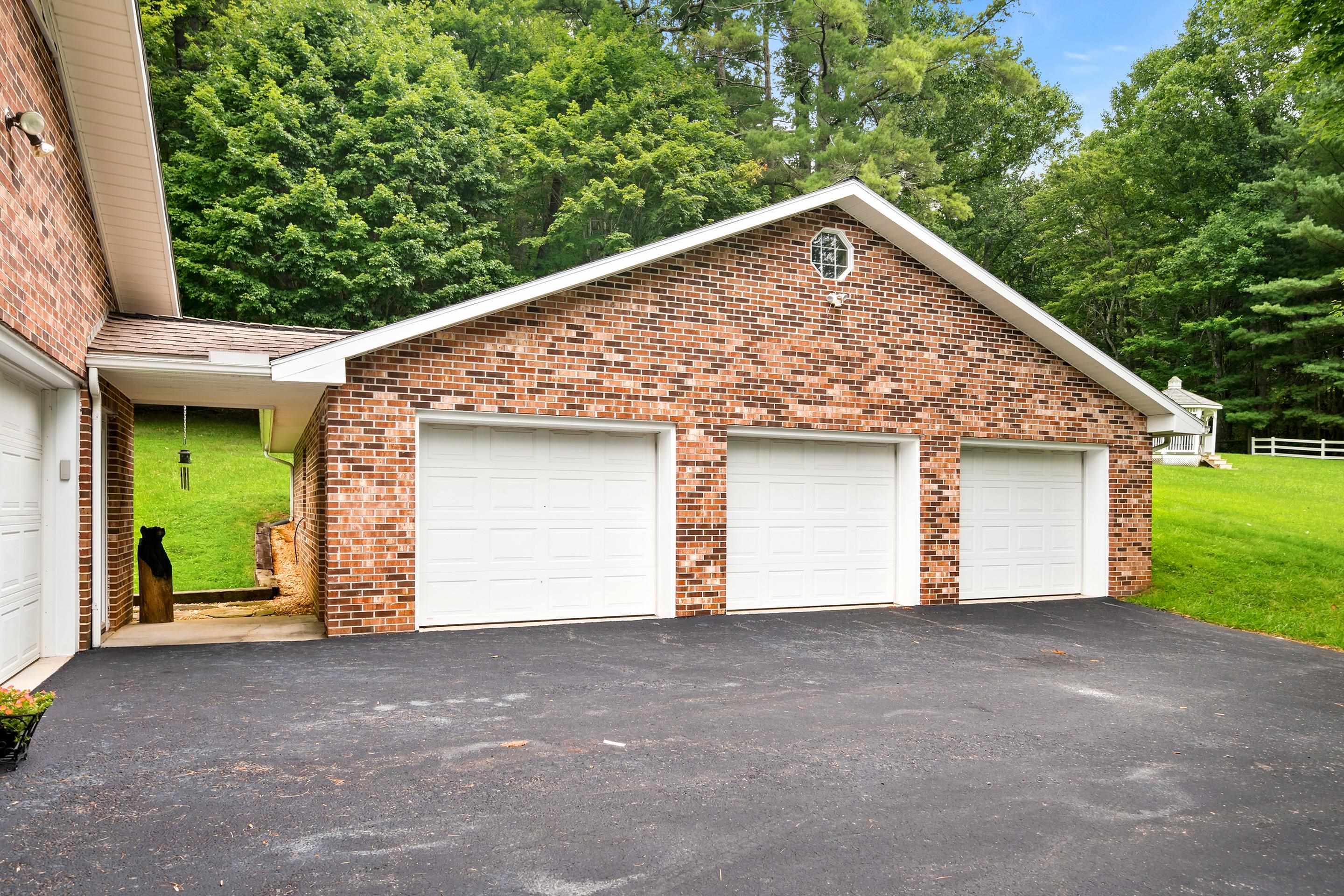 7543 Indian Valley Road NW Willis VA 24380