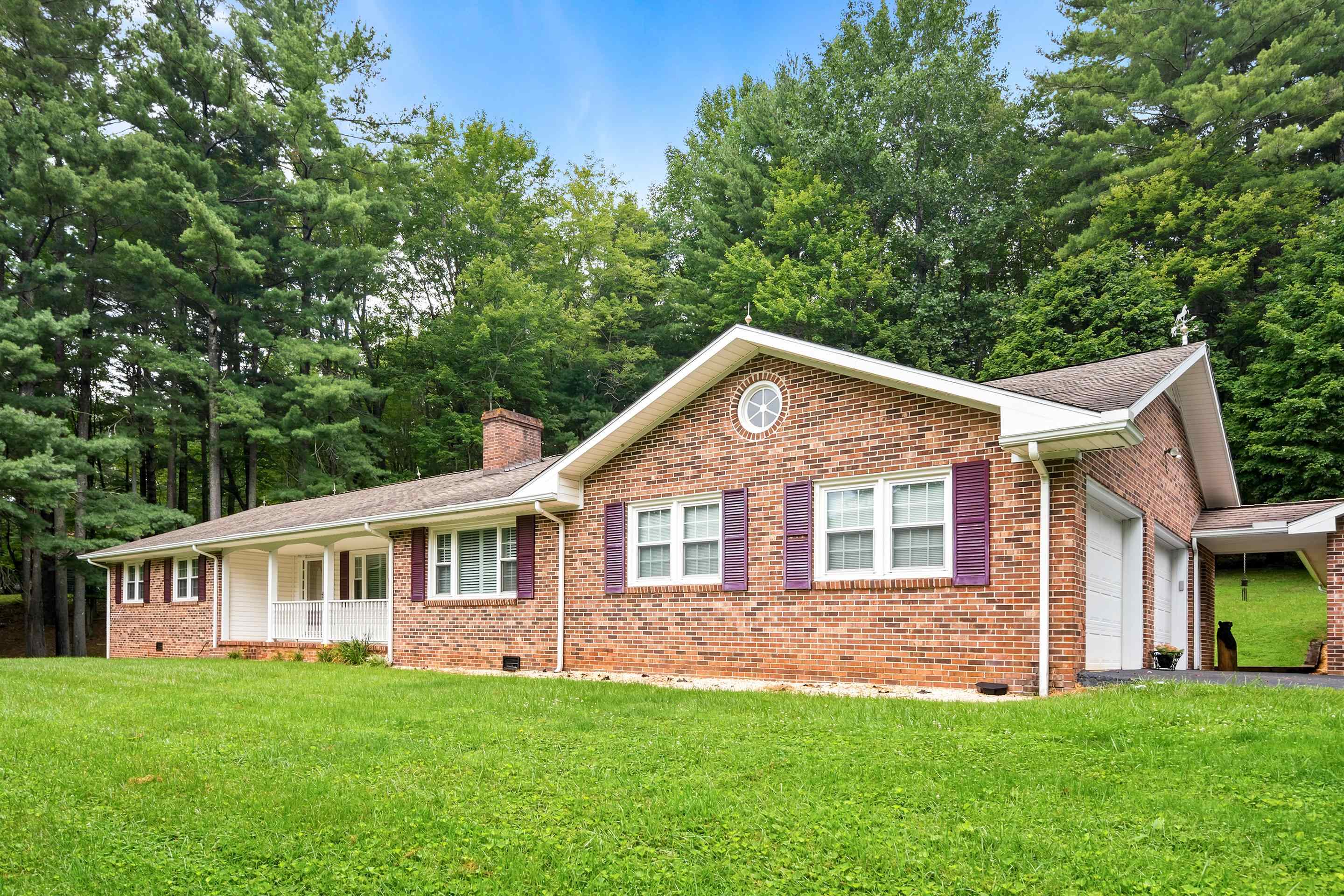 7543 Indian Valley Road NW Willis VA 24380