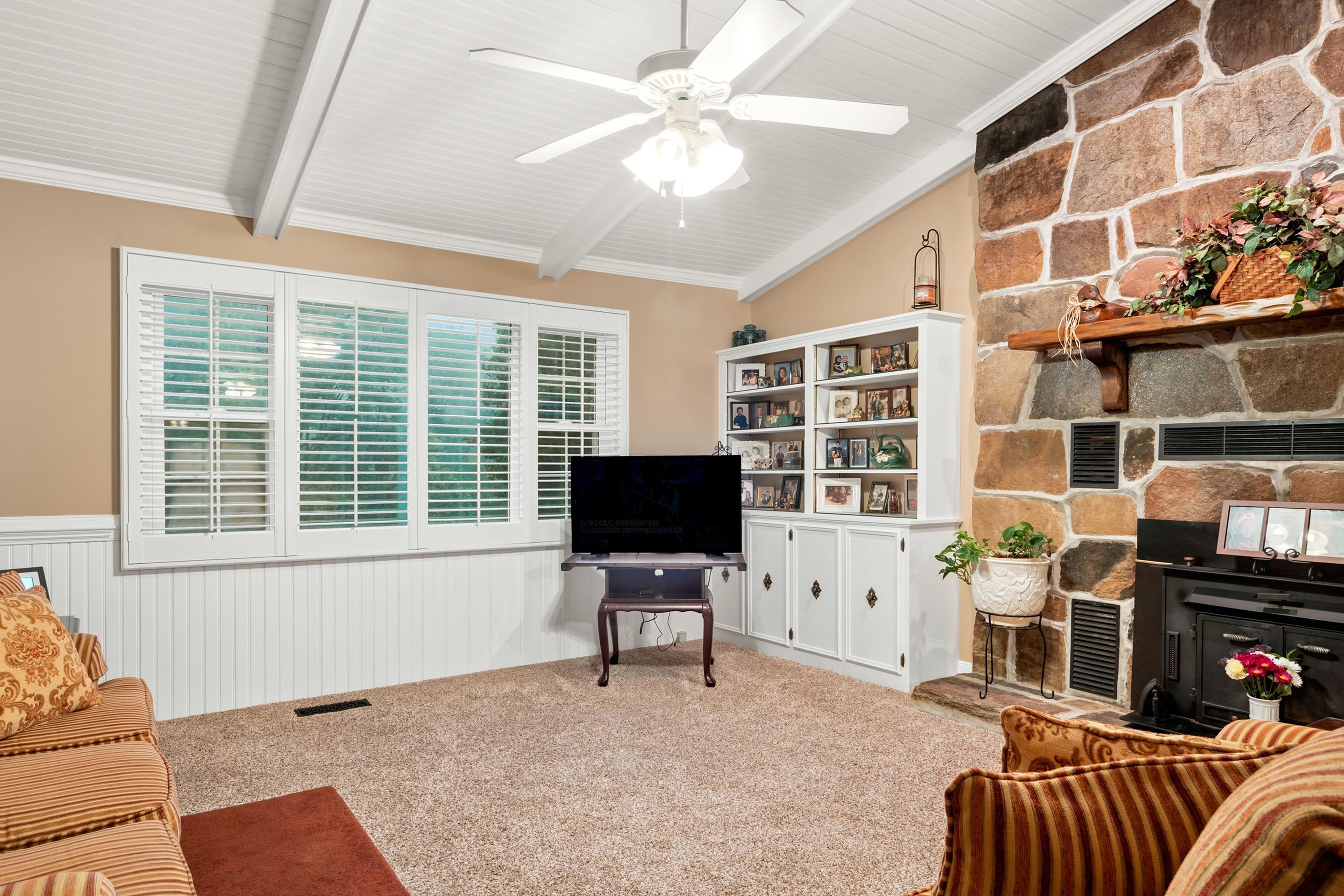 7543 Indian Valley Road NW Willis VA 24380