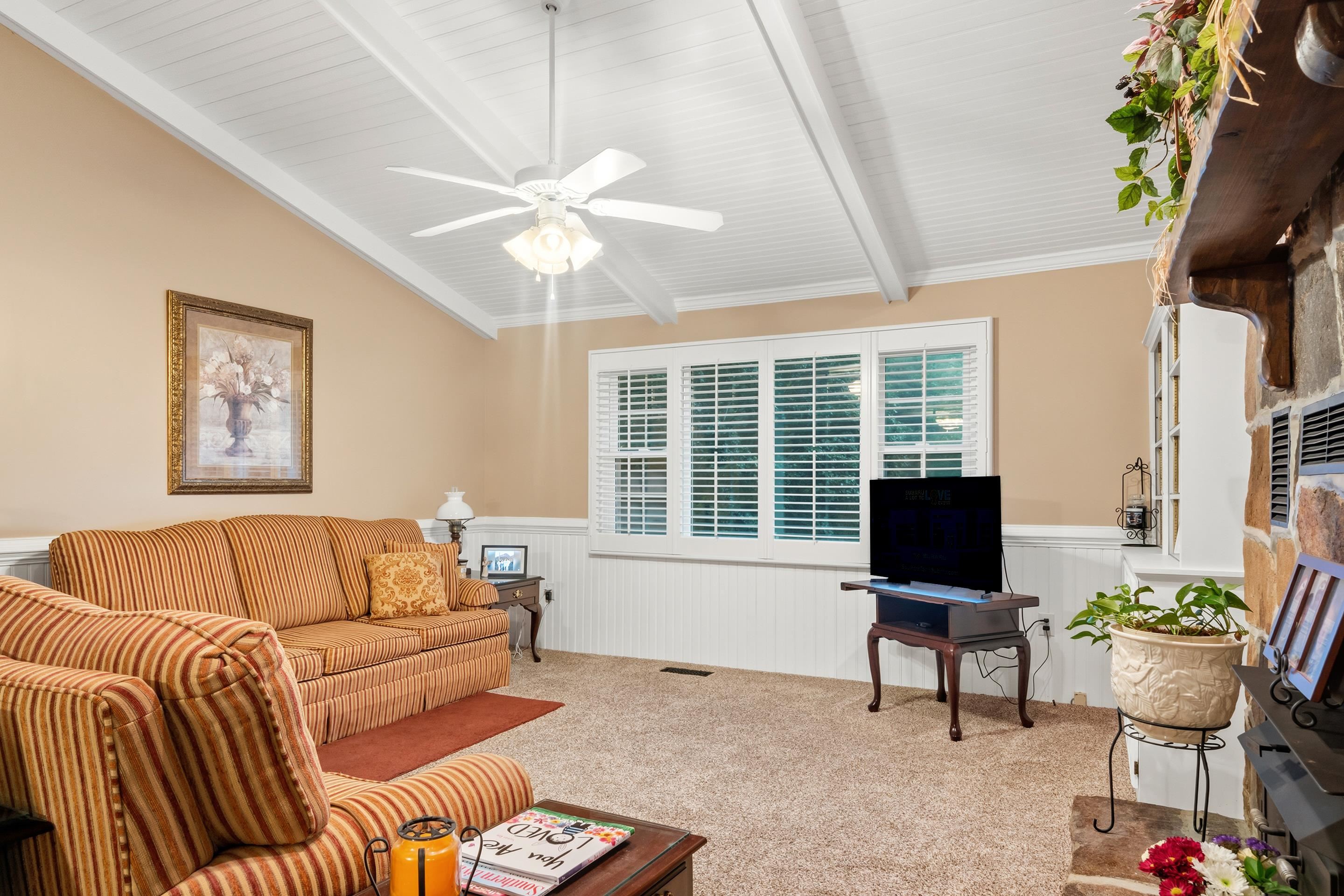 7543 Indian Valley Road NW Willis VA 24380