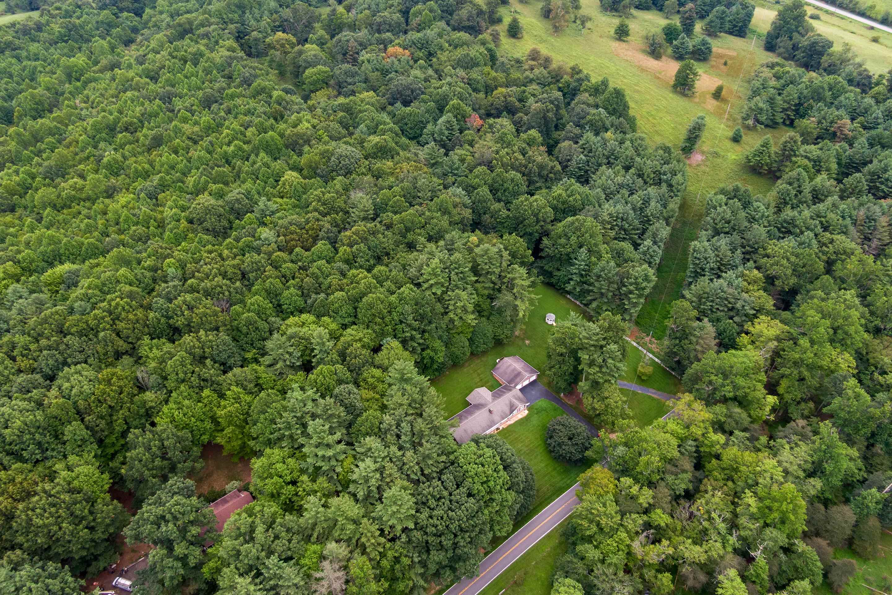 7543 Indian Valley Road NW Willis VA 24380