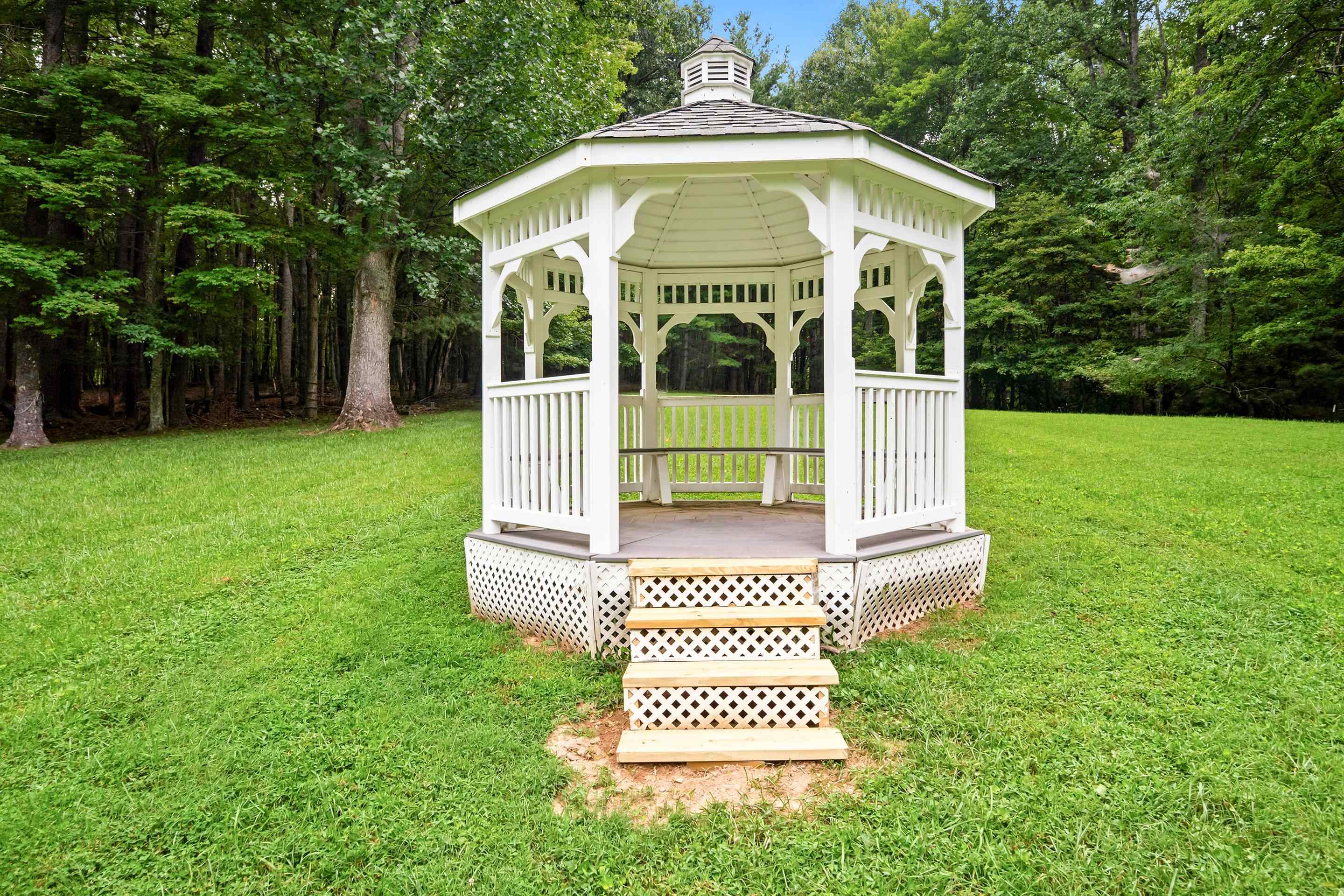 7543 Indian Valley Road NW Willis VA 24380