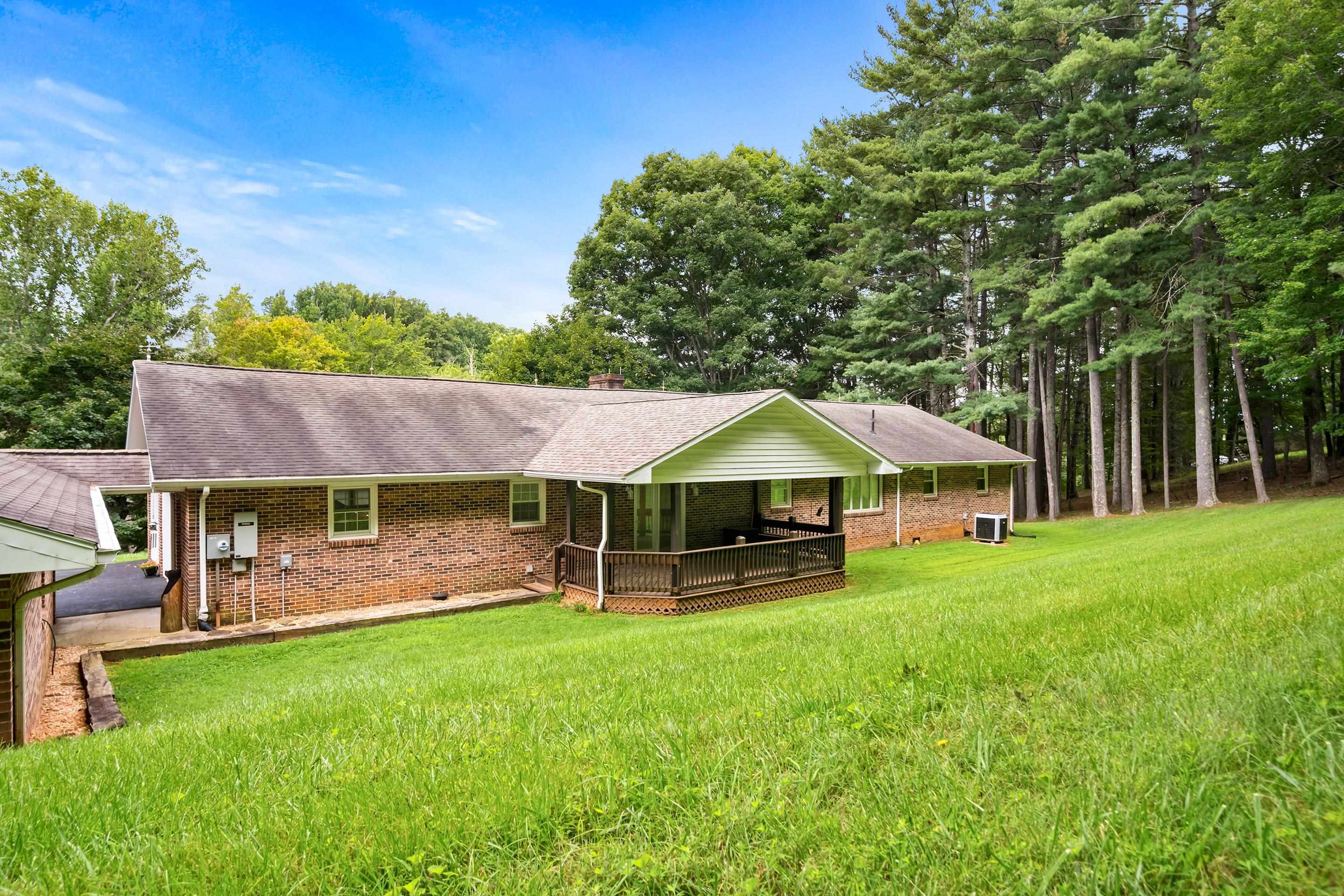 7543 Indian Valley Road NW Willis VA 24380