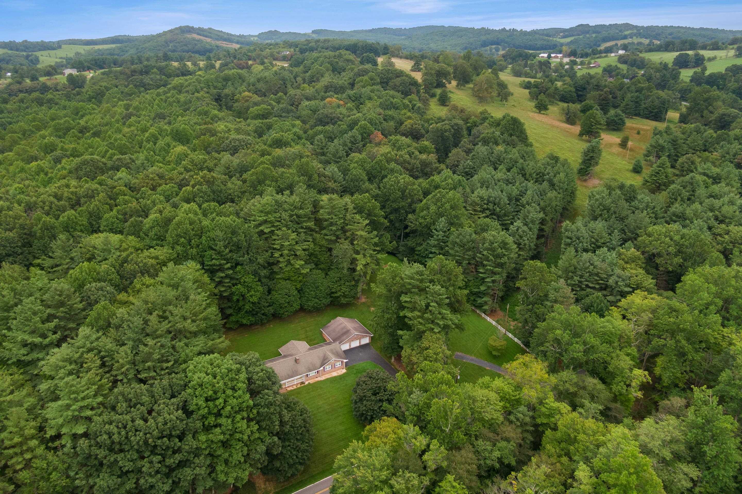7543 Indian Valley Road NW Willis VA 24380