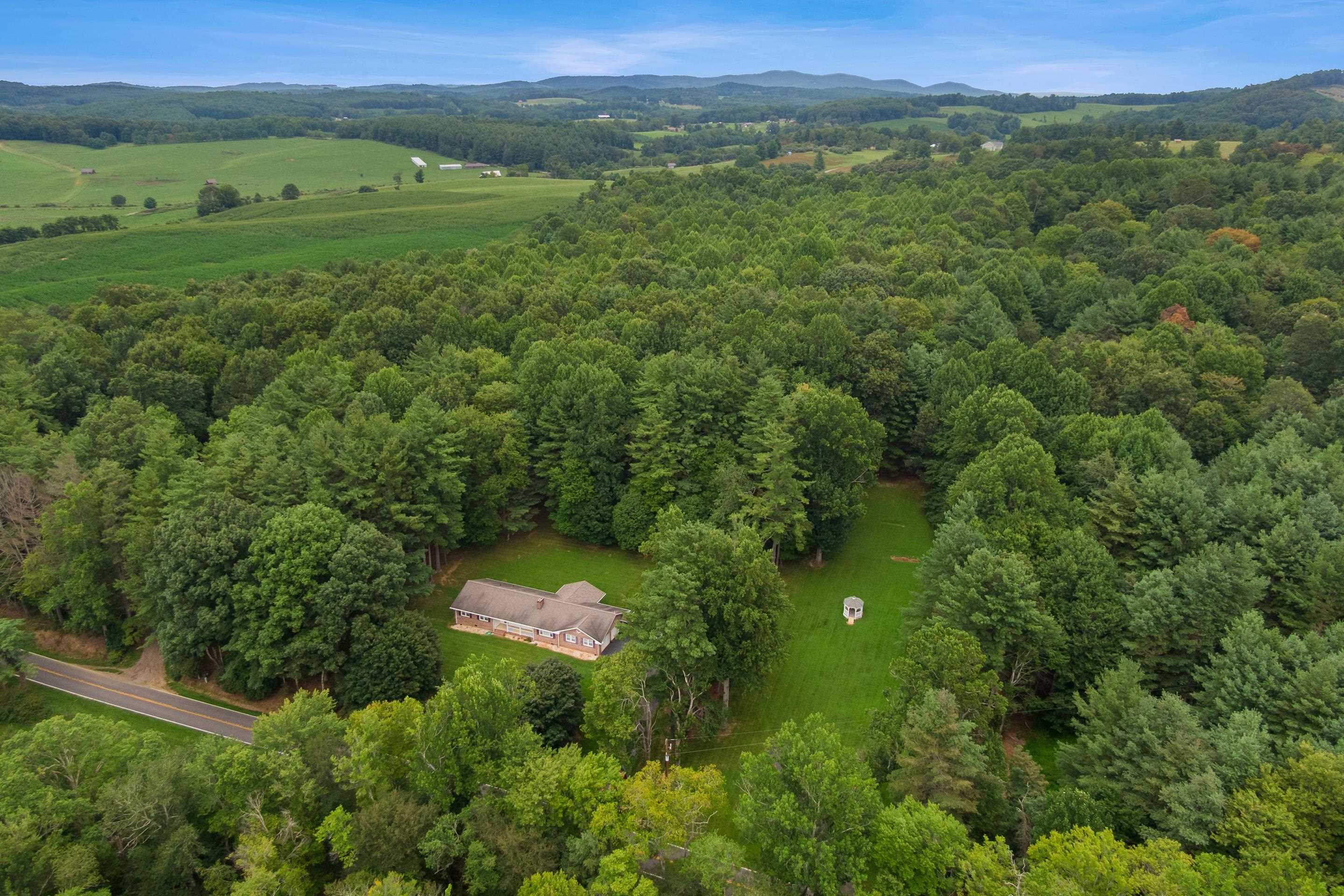 7543 Indian Valley Road NW Willis VA 24380