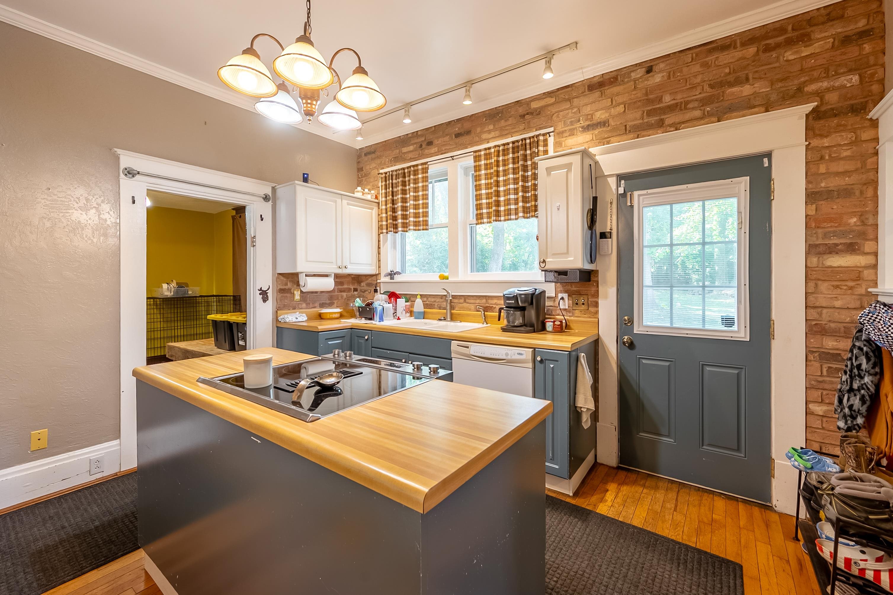 340 Main Street Narrows VA 24124