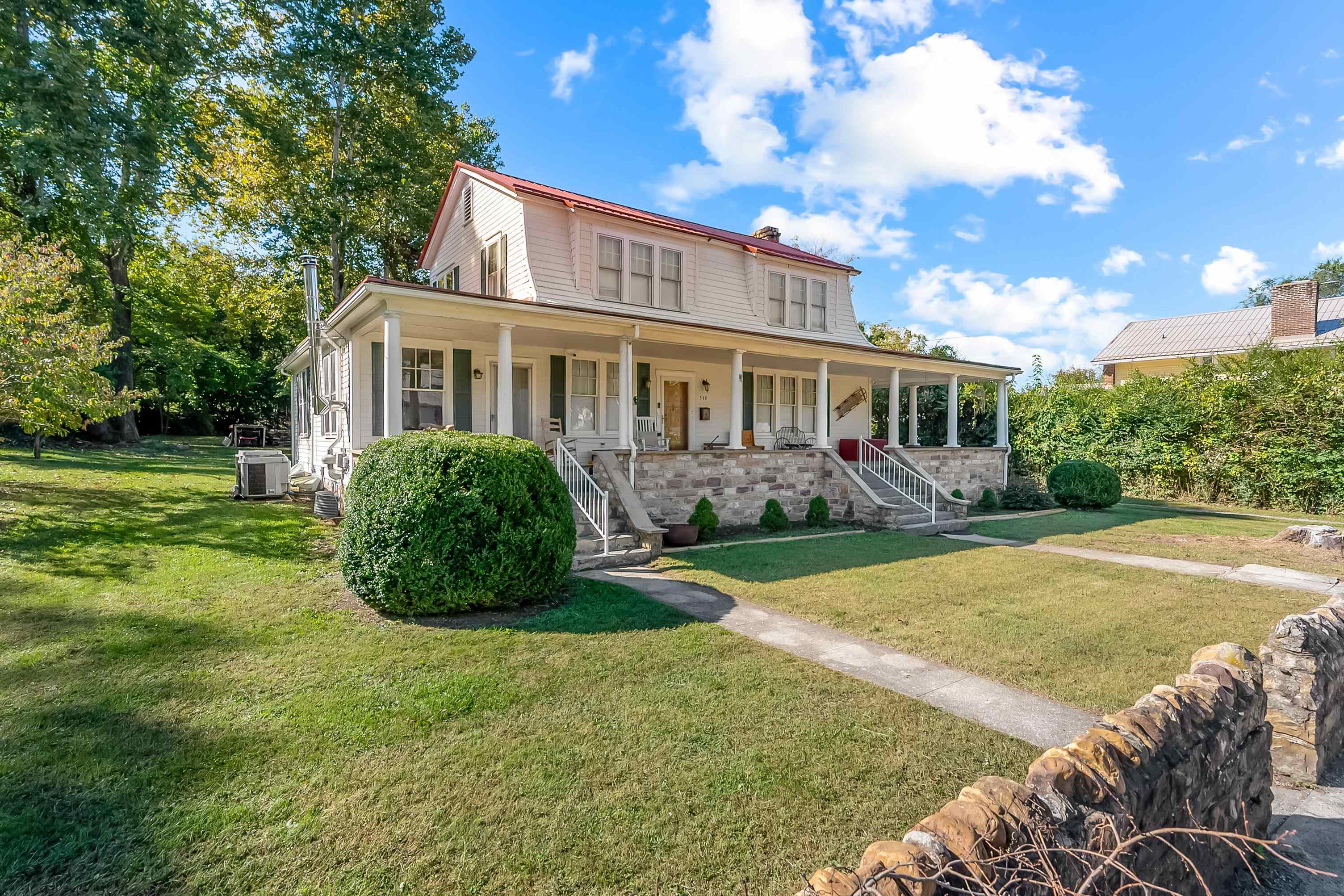 340 Main Street Narrows VA 24124