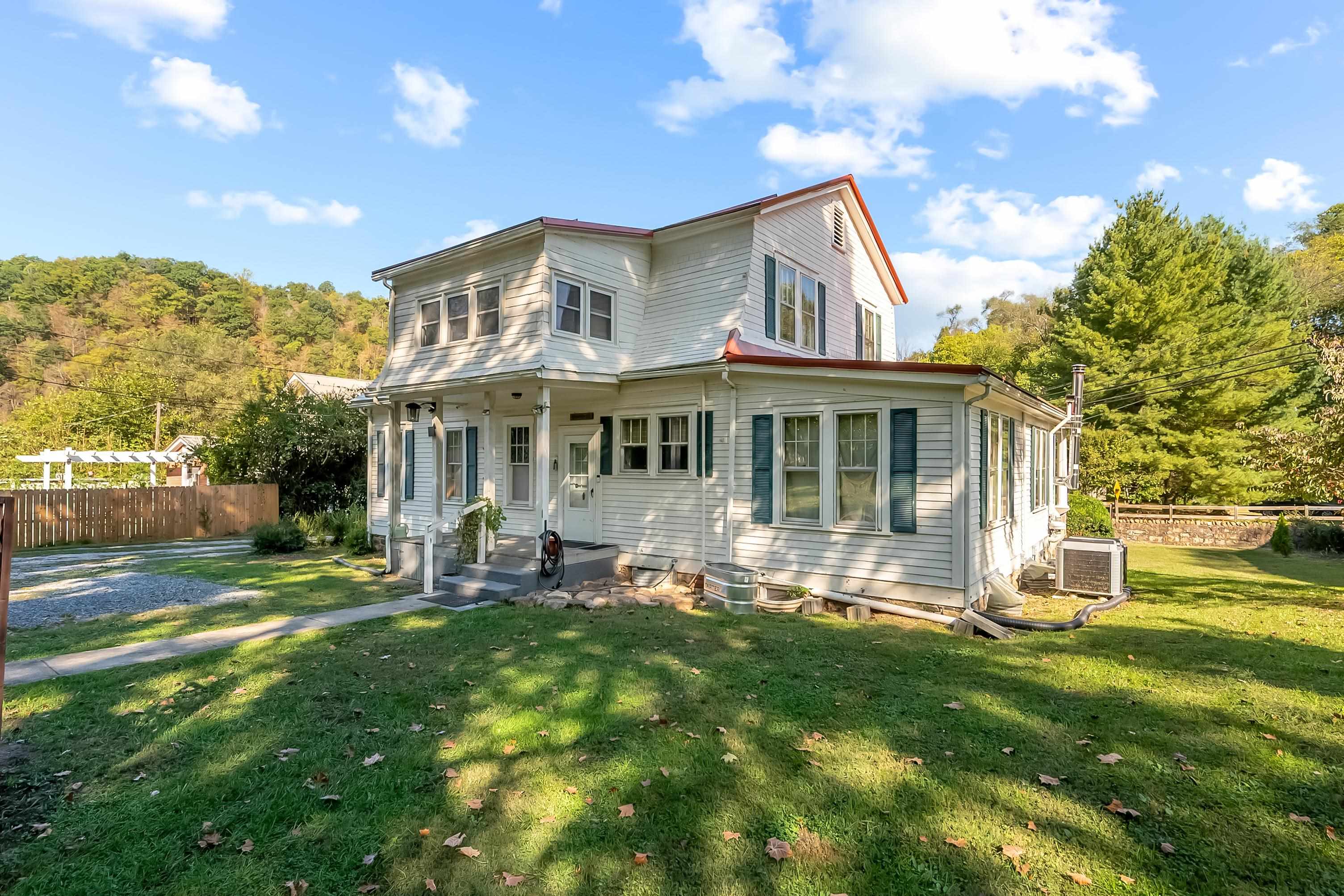 340 Main Street Narrows VA 24124