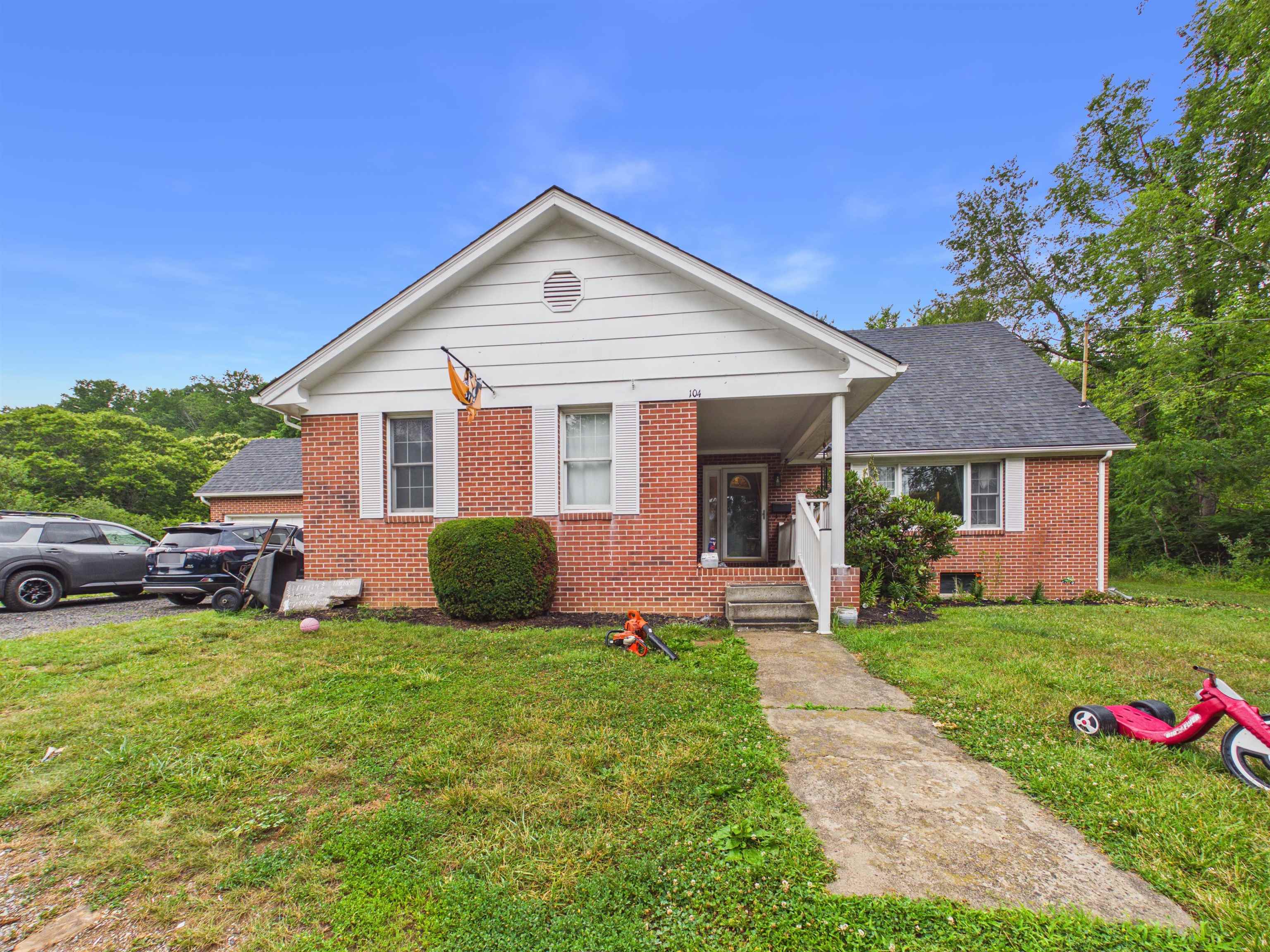 104 Southview Avenue Narrows VA 24124