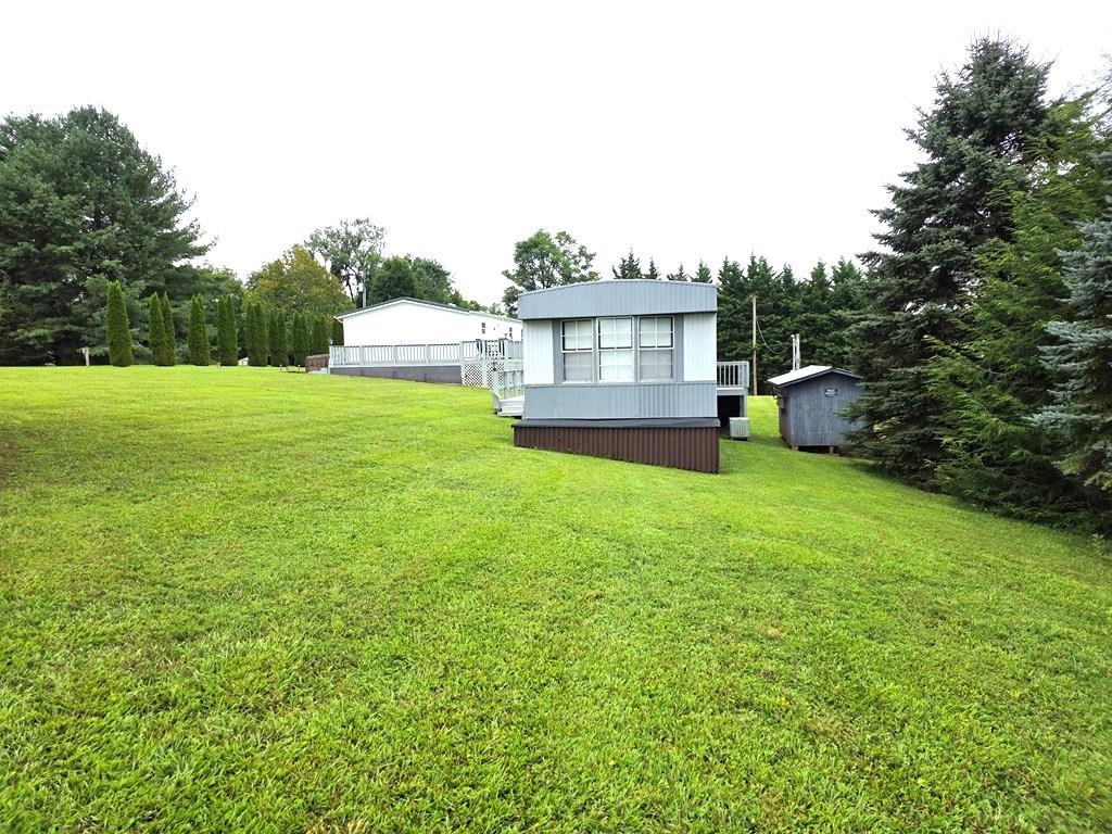 222 Stemwell Lane Austinville VA 24312