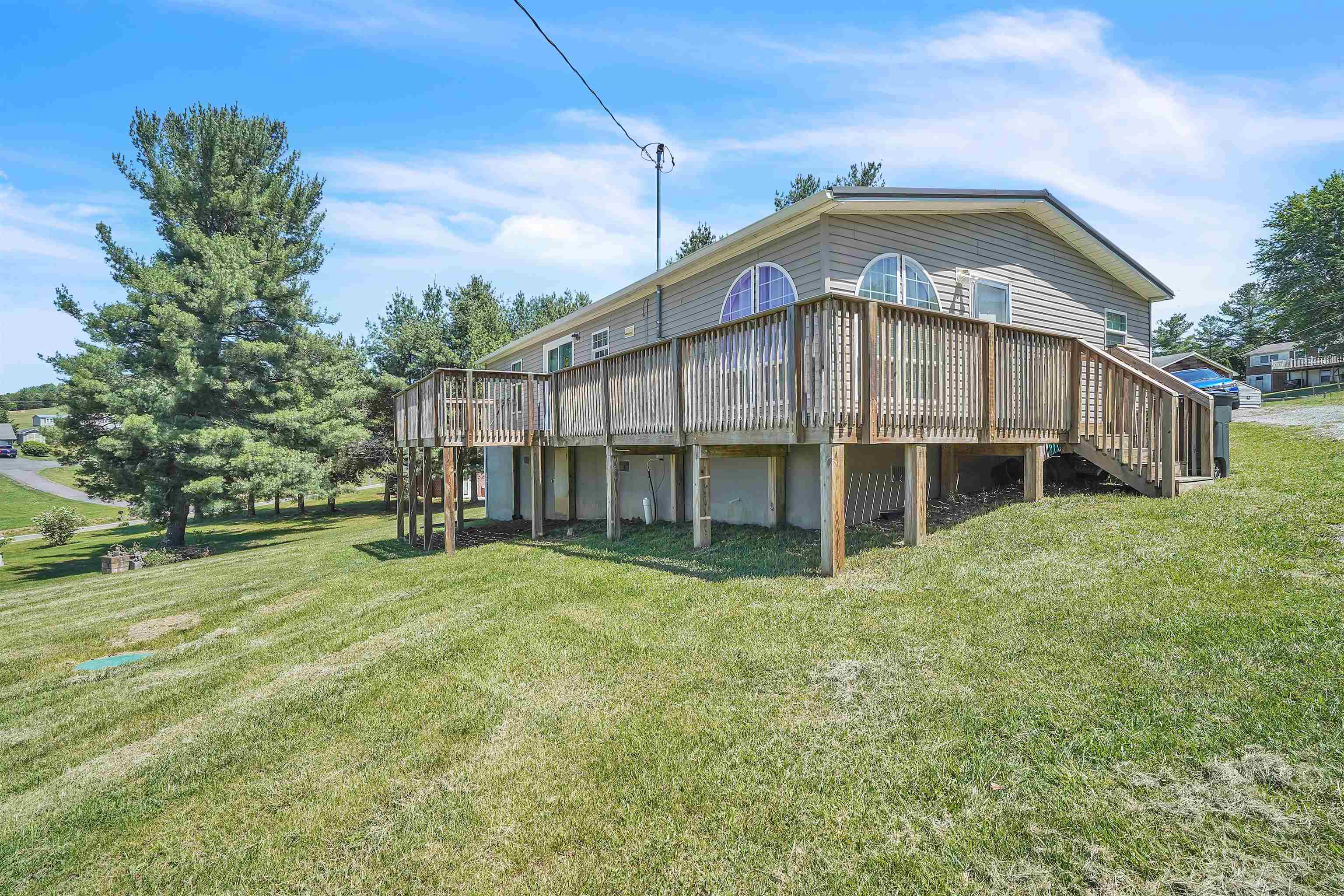 4290 Sunny View Heights Loop Pulaski VA 24301