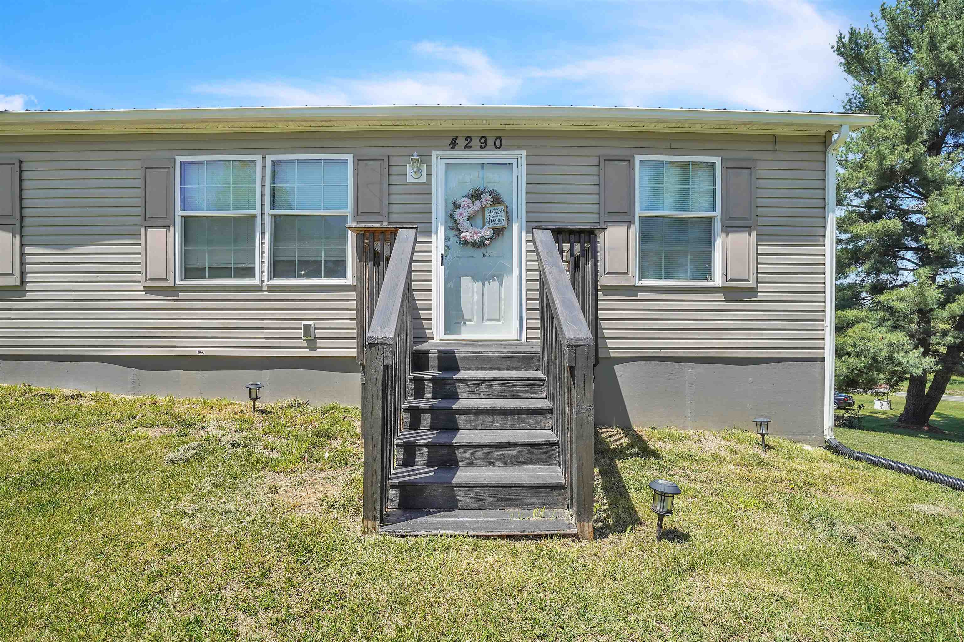 4290 Sunny View Heights Loop Pulaski VA 24301