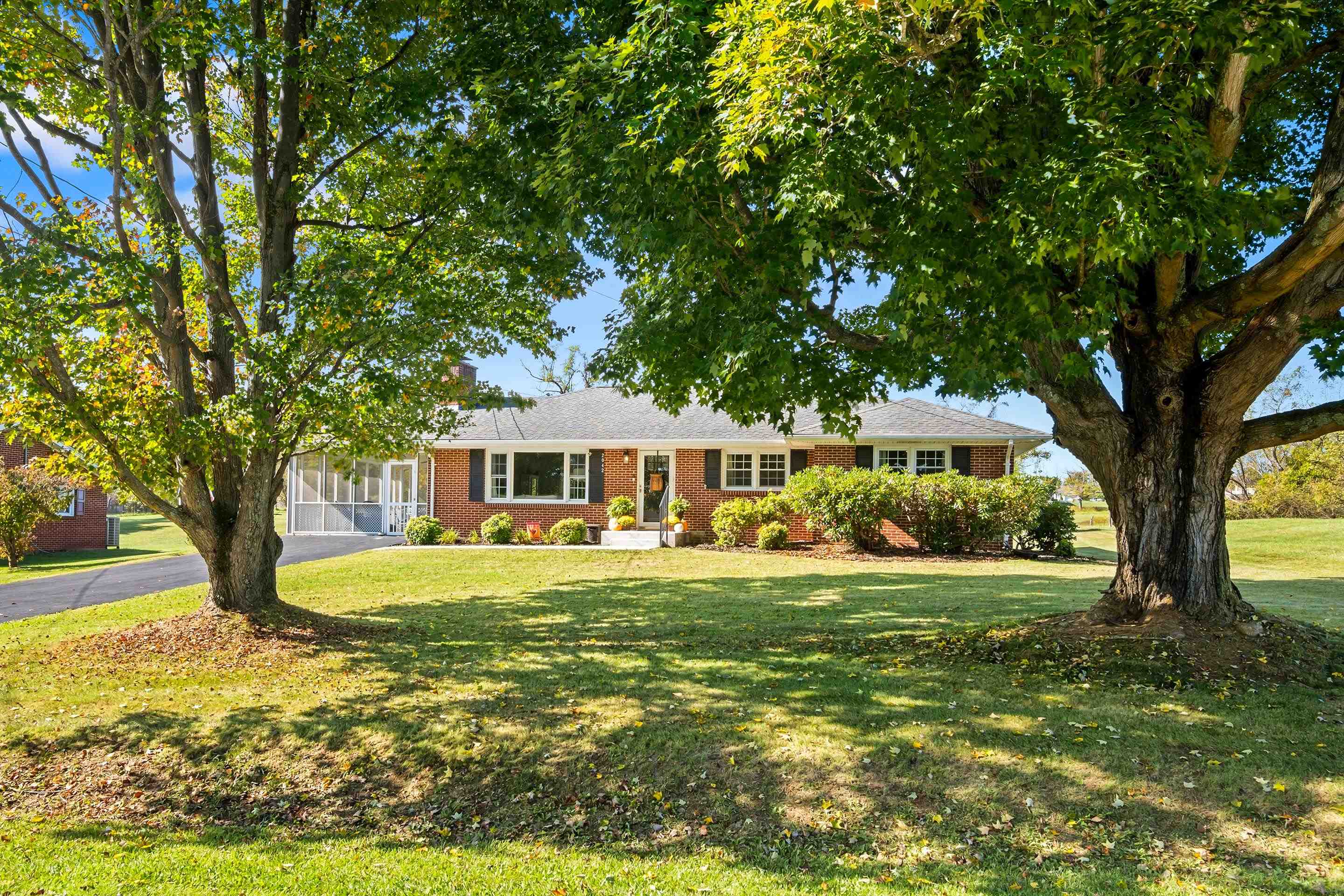 2042 Twin Oaks Avenue Pulaski VA 24301