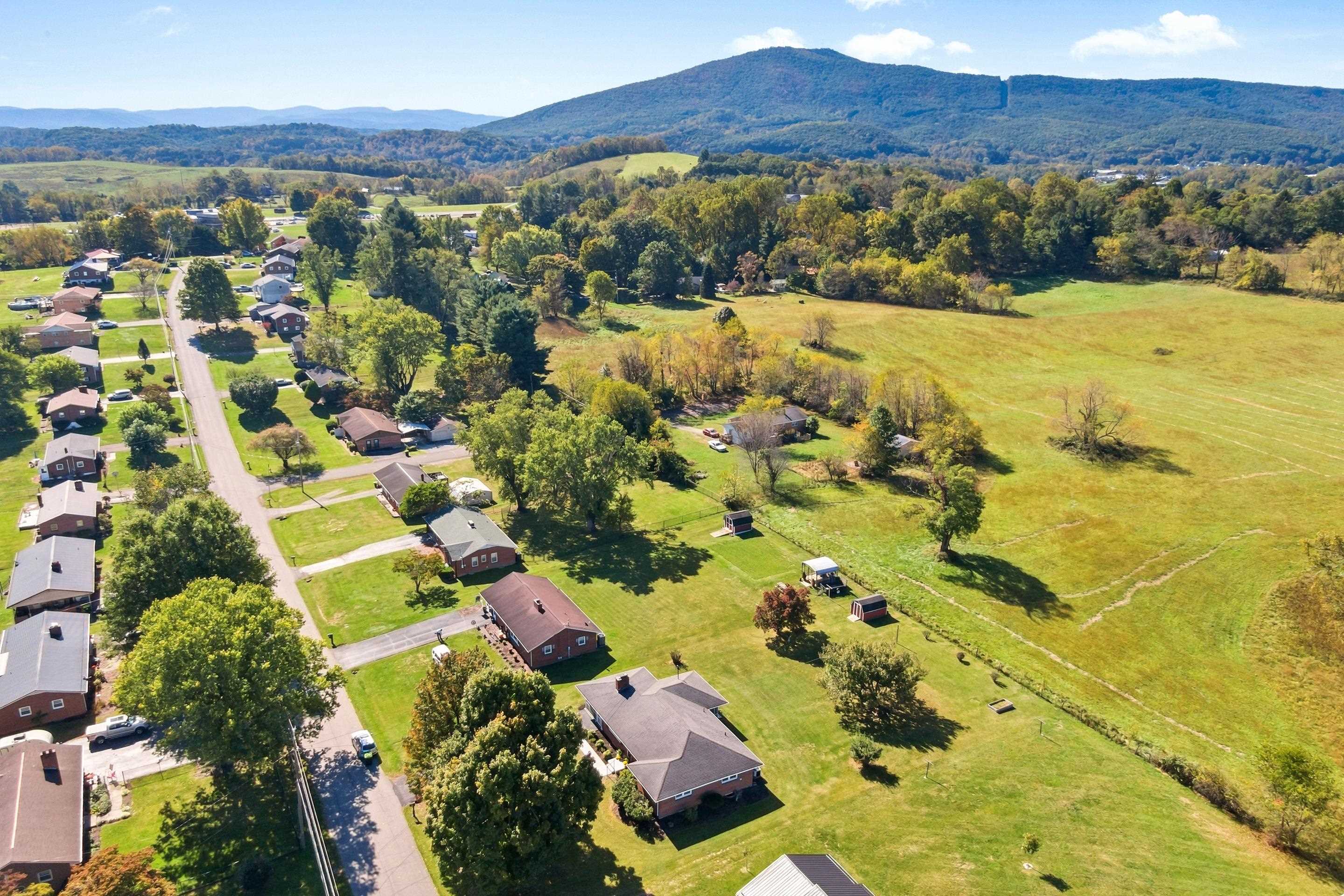 2042 Twin Oaks Avenue Pulaski VA 24301