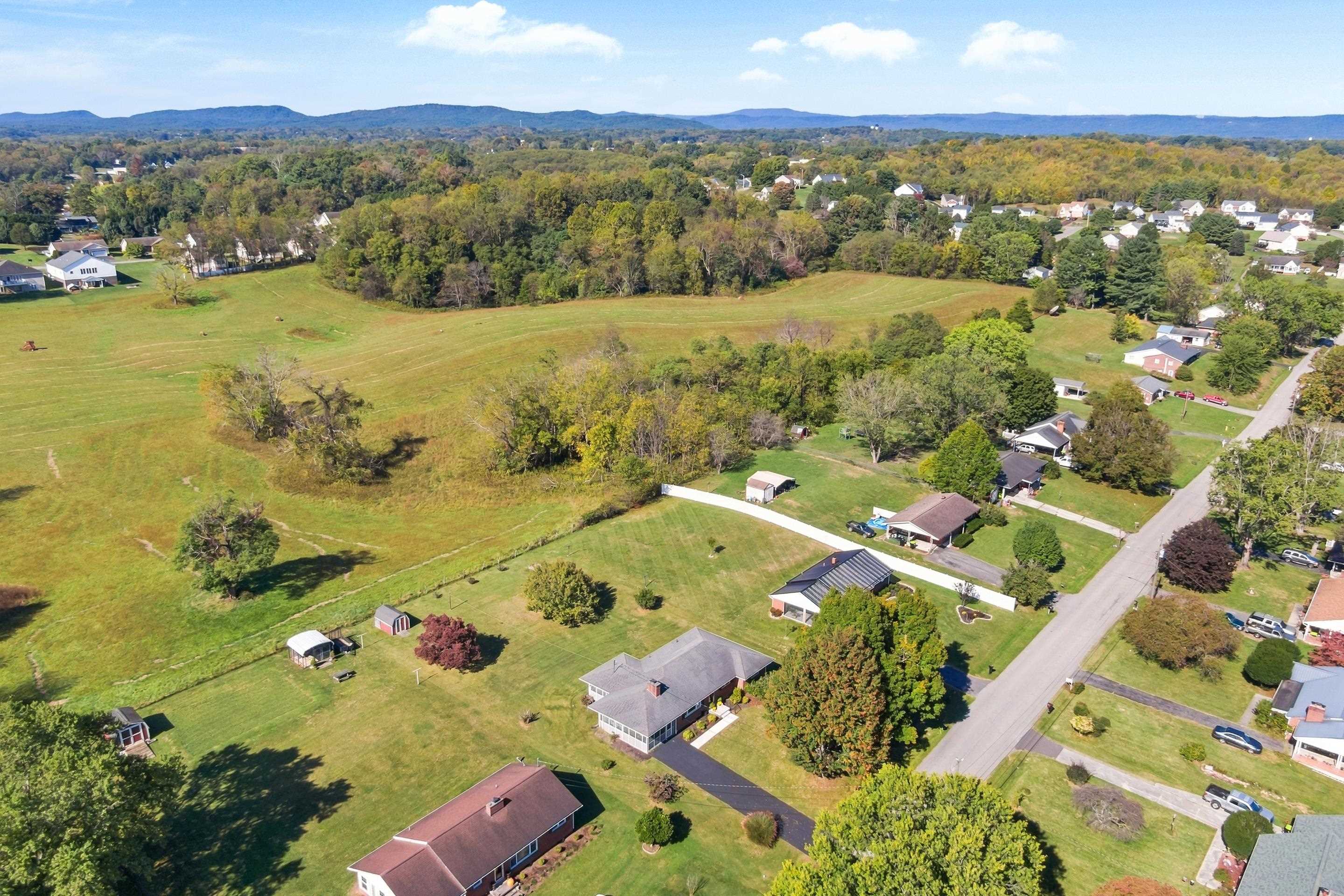 2042 Twin Oaks Avenue Pulaski VA 24301