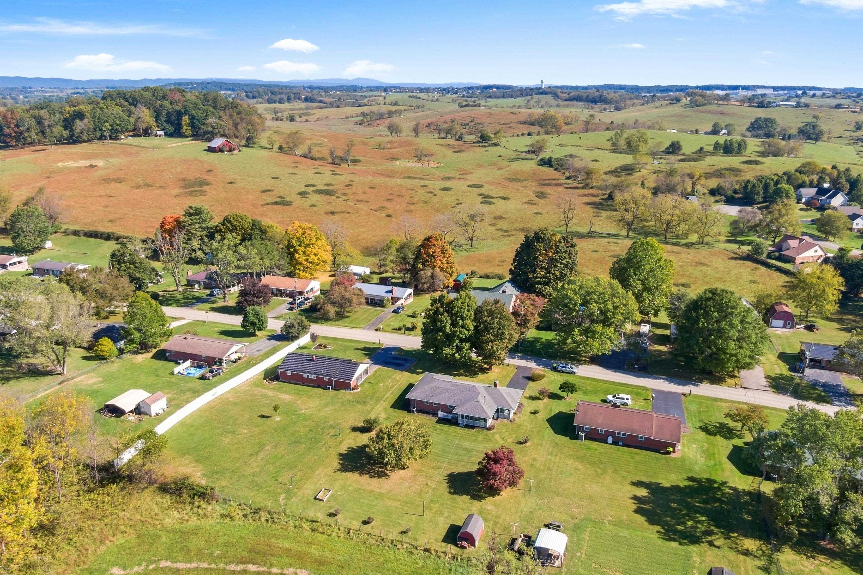2042 Twin Oaks Avenue Pulaski VA 24301
